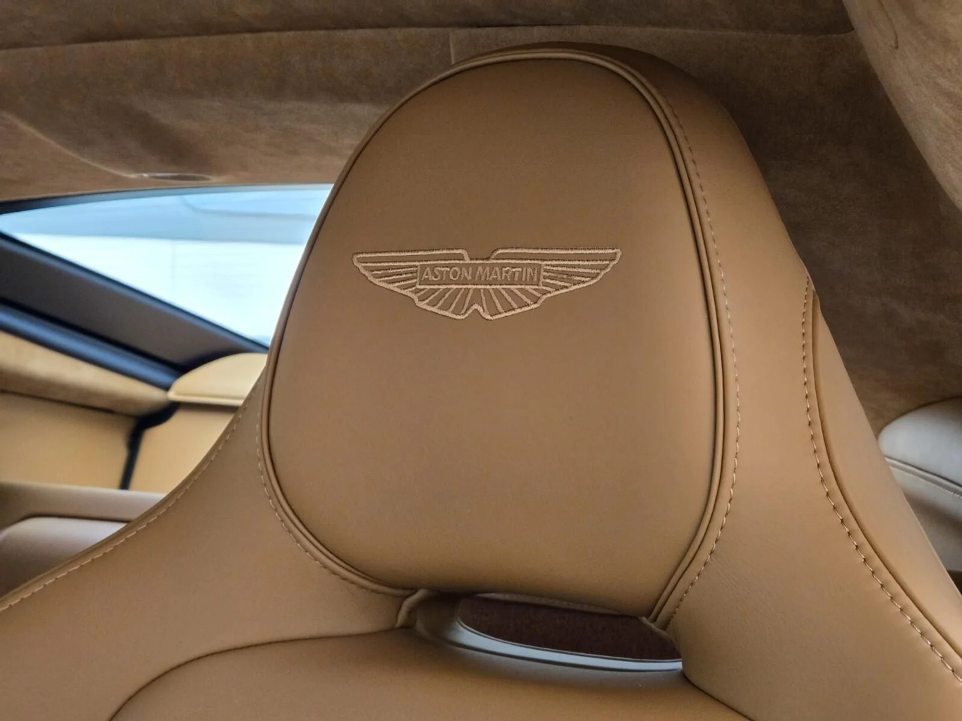 mph024_577365236_New_2026_Aston_Martin_Vantage_1761803392_40724c6320