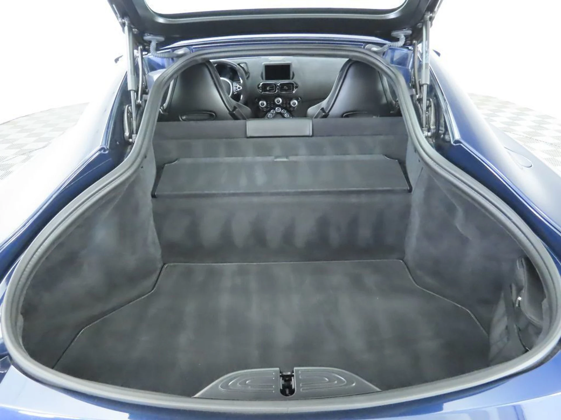 mph024_57991261_used_2020_aston_martin_vantage_coupe_8119_22982881_25_1024_a493b3f1e0