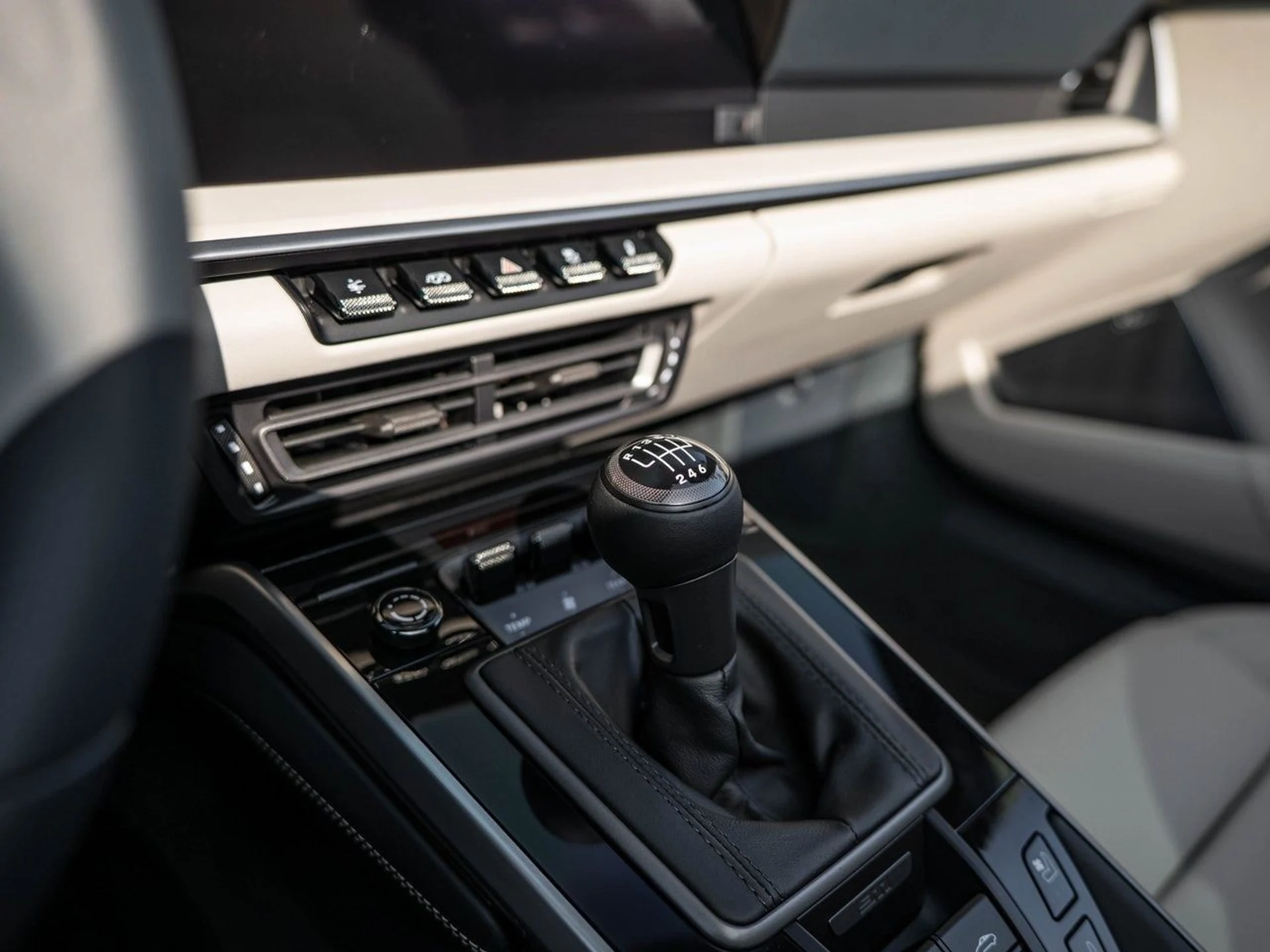 mph024_582440459_3c324146cecd5208a9418fdbb87e0b20x_8e1a117934