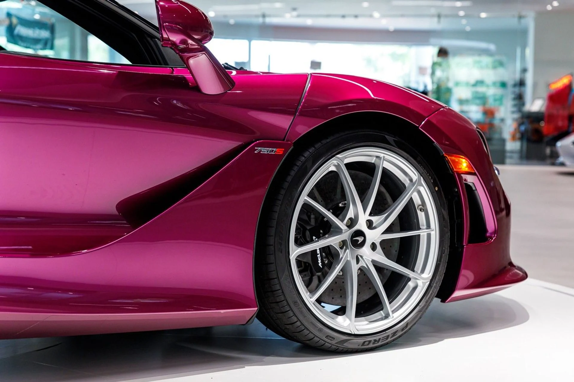 mph024_592877931_676_p25_l_862805815a