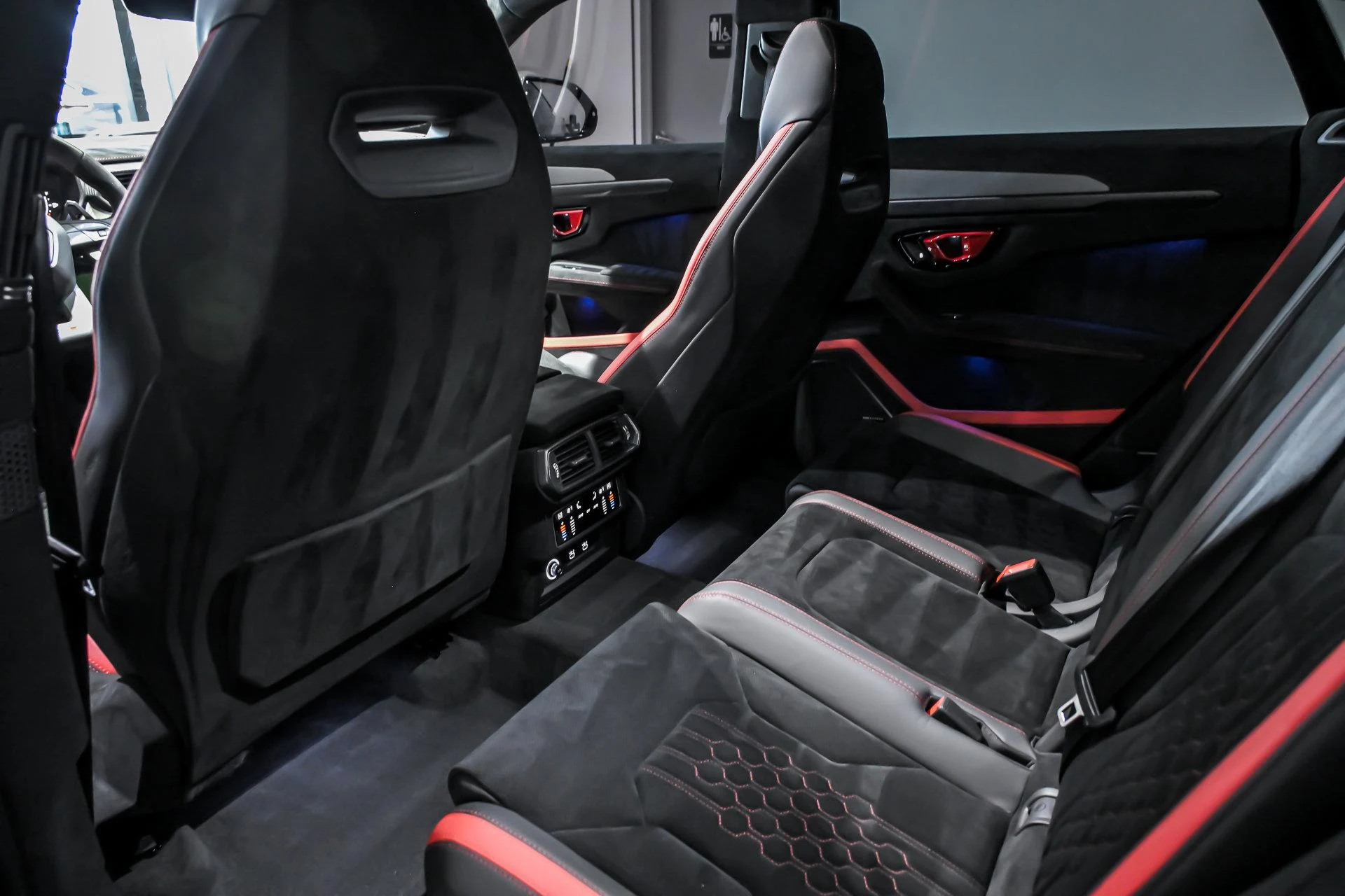 mph024_593057105_Used_2023_Lamborghini_Urus_Performante_1765794843_b8dcd47938