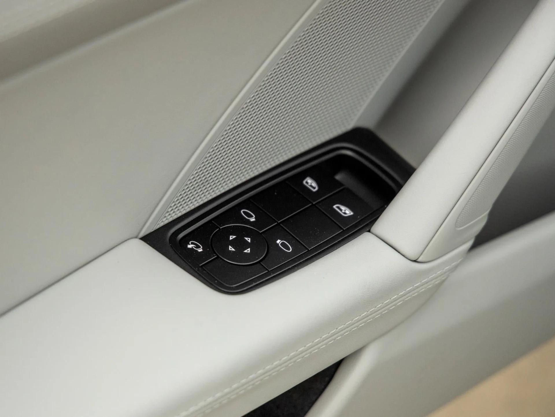 mph024_598942395_25_ca814c935b