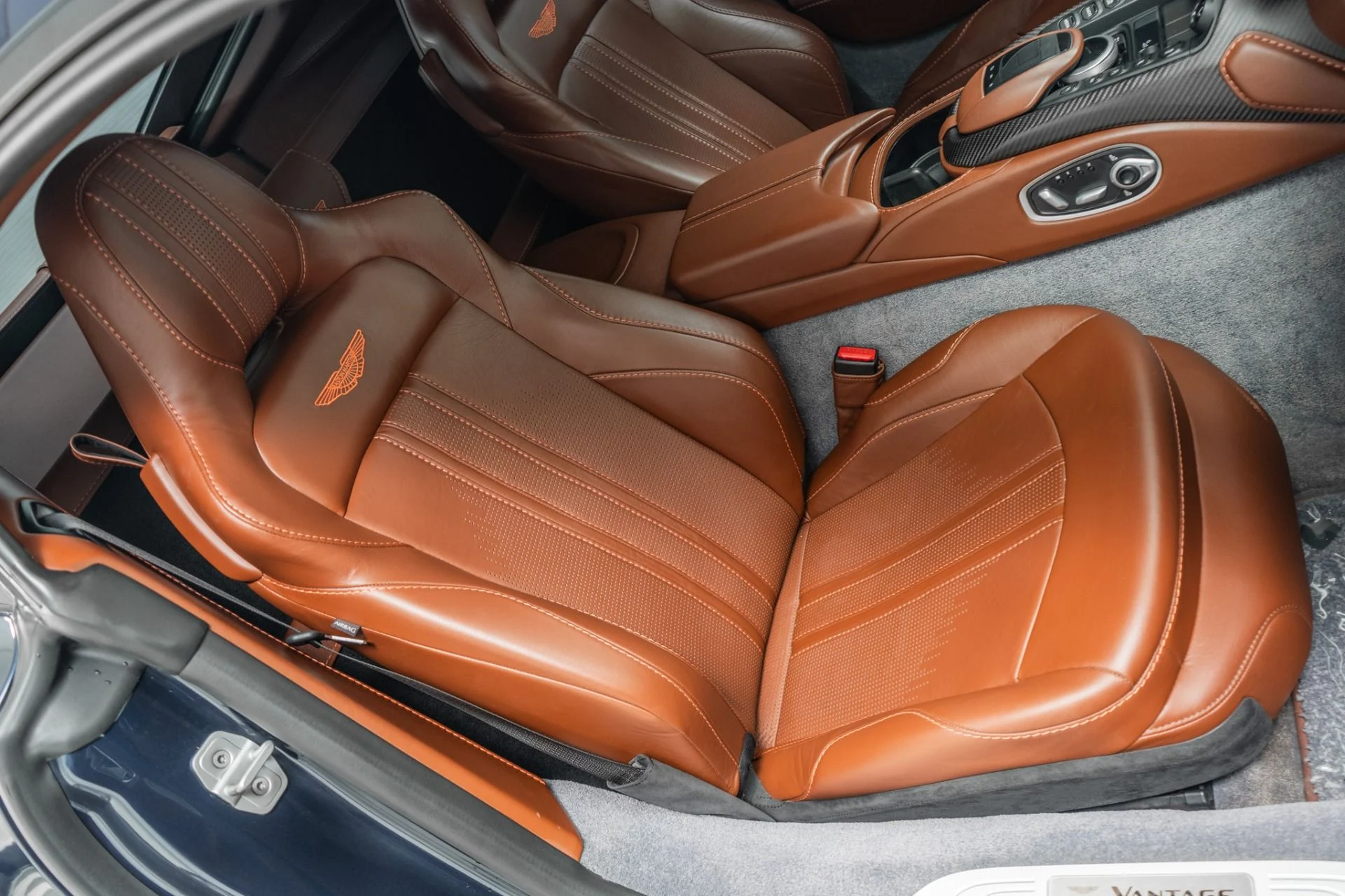 mph024_600321669_Used_2020_Aston_Martin_Vantage_Black_Bodypack_Tech_Collection_1783017471_4a147ca0dc