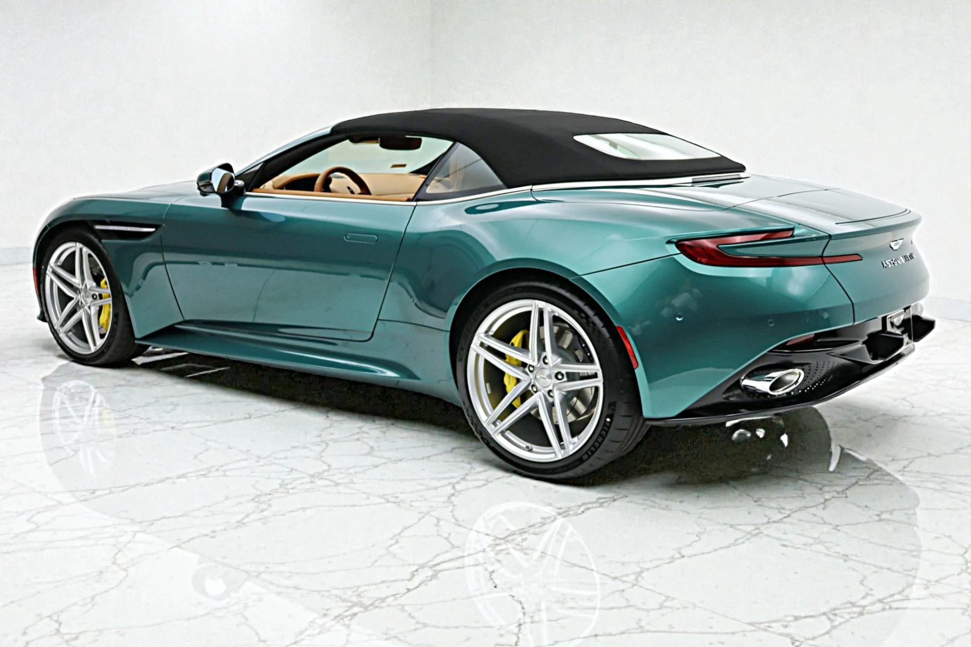 mph024_602587815_New_2026_Aston_Martin_DB_12_Volante_f69bb84a15