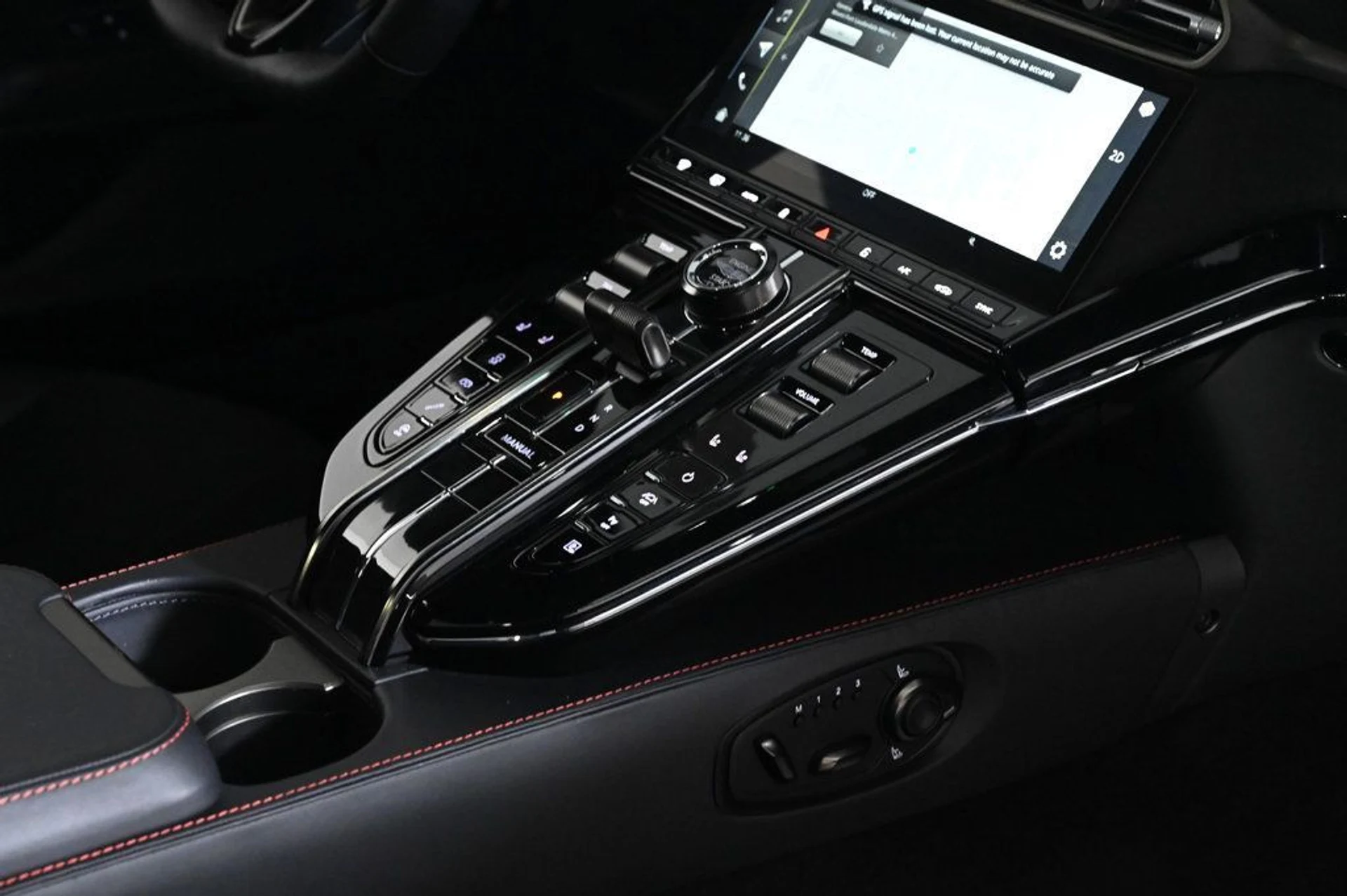 mph024_604199571_used_2025_aston_martin_vantage_base_11350_22975162_24_1024_f052047fd9