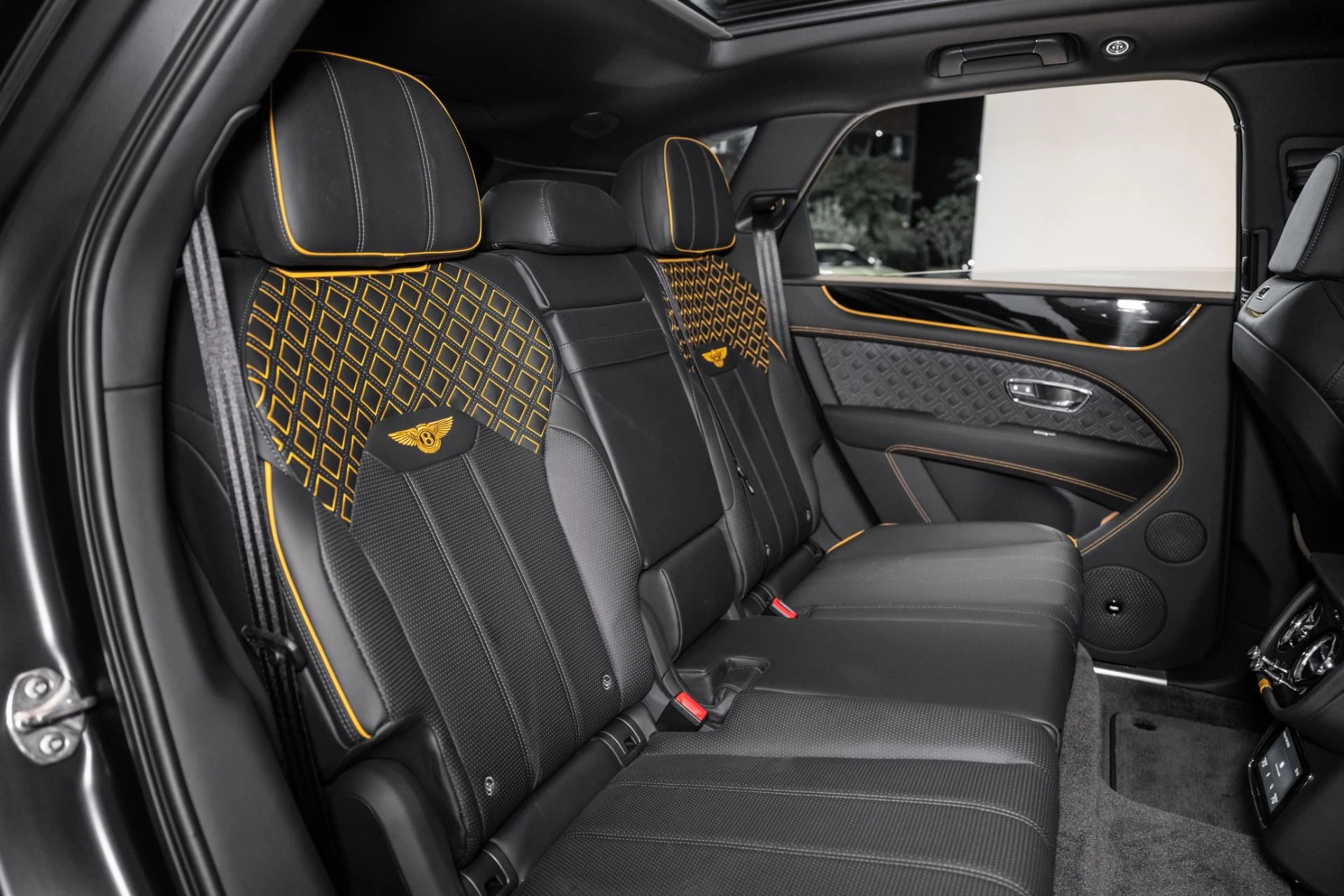 mph024_604255759_Used_2024_Bentley_Bentayga_Azure_V8_1758720540_4f896b6c83