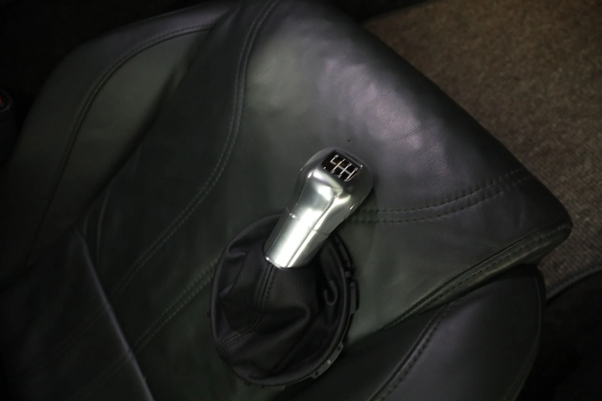 mph024_607045421_Used_2011_Aston_Martin_V12_Vantage_5b989ddf24