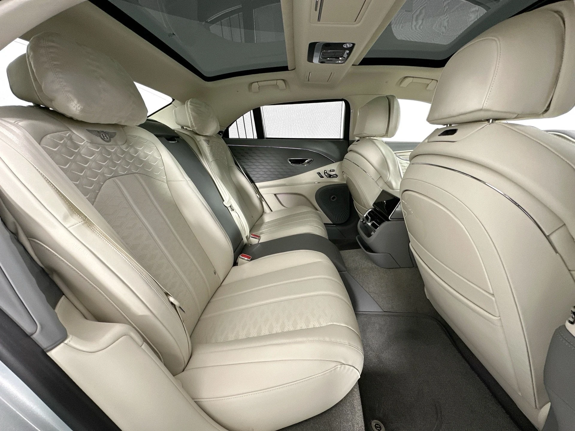 mph024_608903386_25_815d85752d