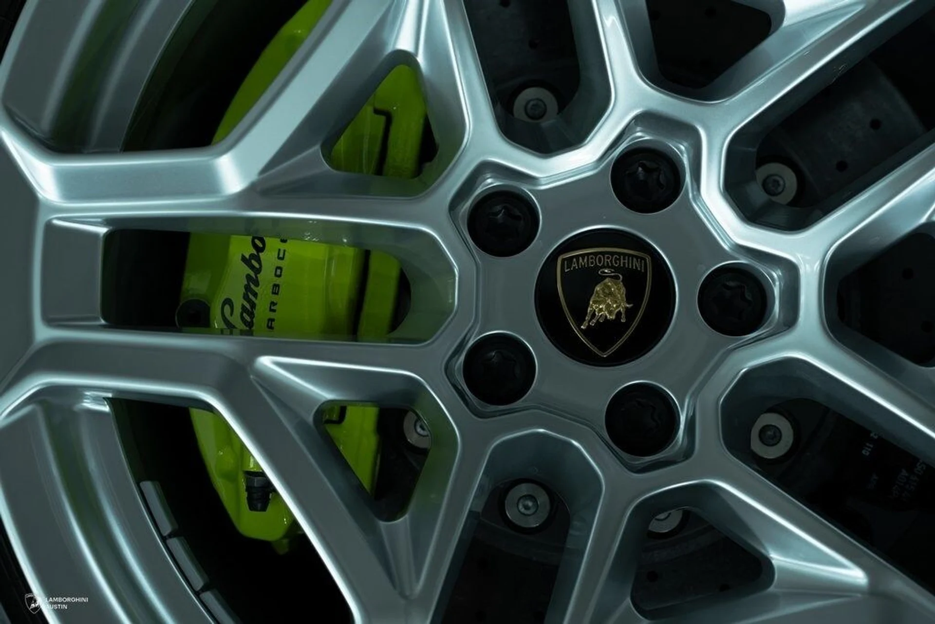 mph024_617848708_bdddd65c9ee39aeb45b3d14fa632befbx_5f34eebb96