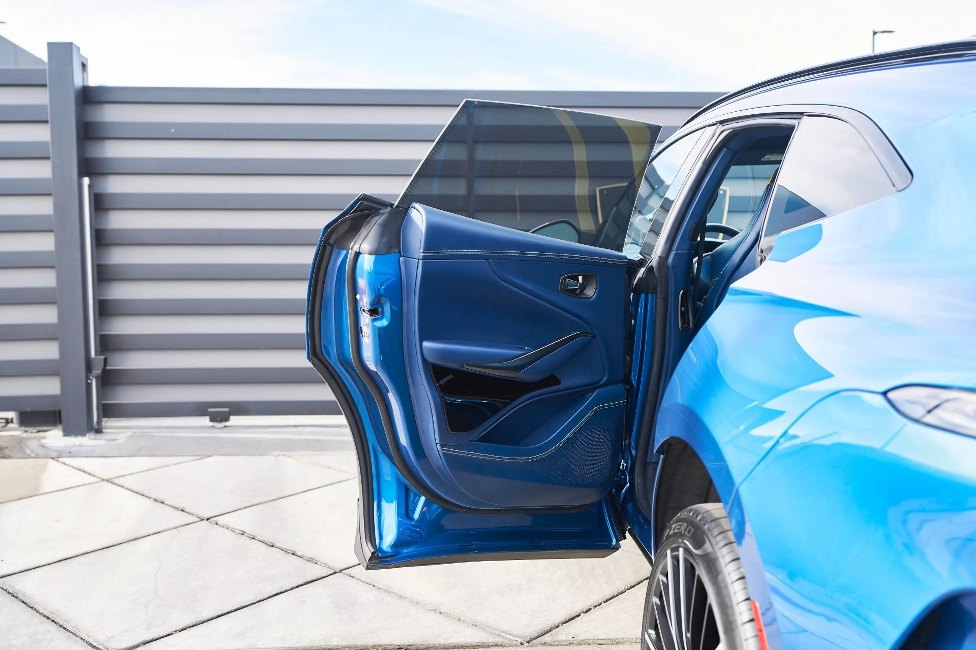 mph024_620934553_Used_2023_Aston_Martin_DBX_707_1762900335_941c7cd4d3