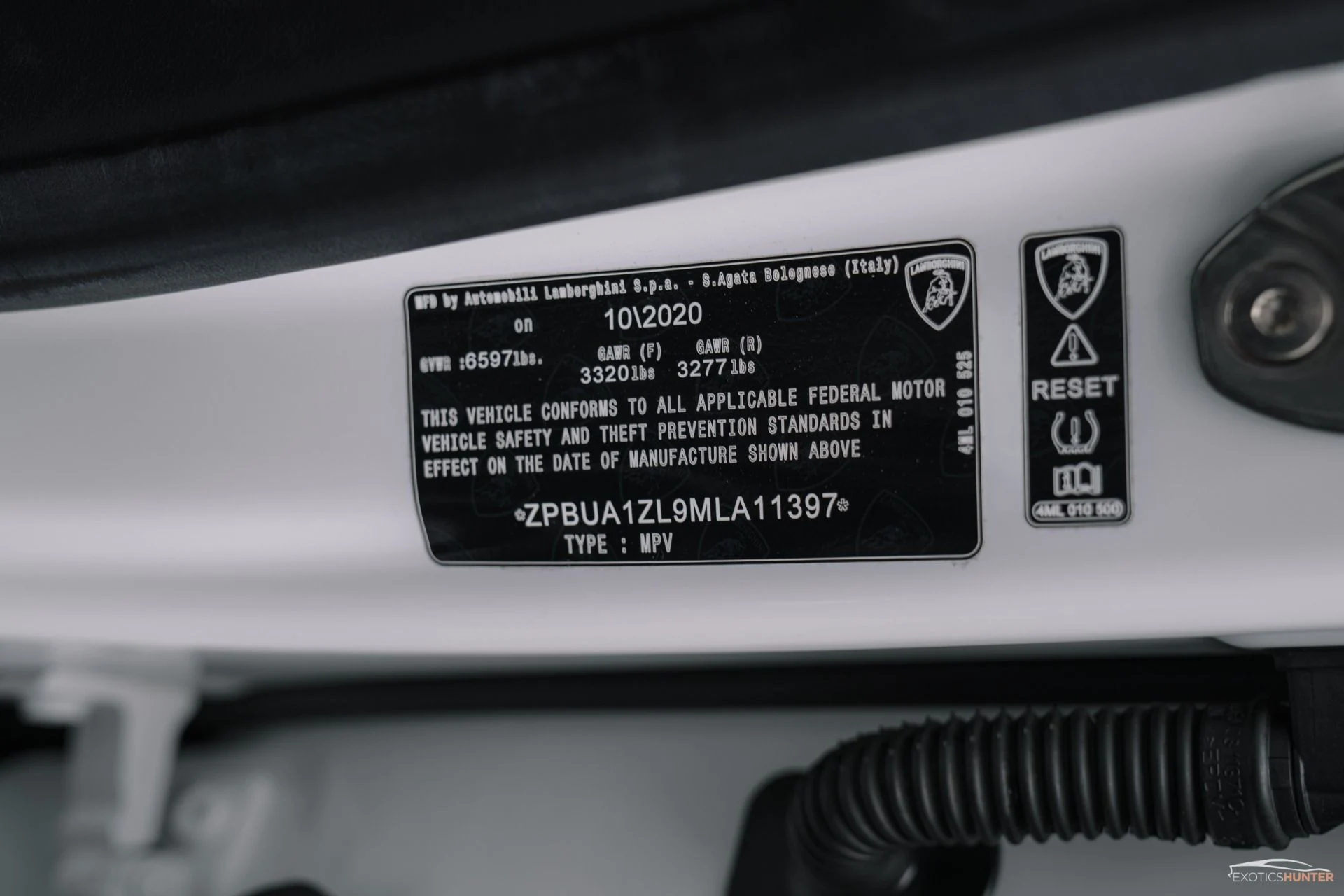 mph024_621064390_Used_2021_Lamborghini_Urus_1762814967_f7c509a432