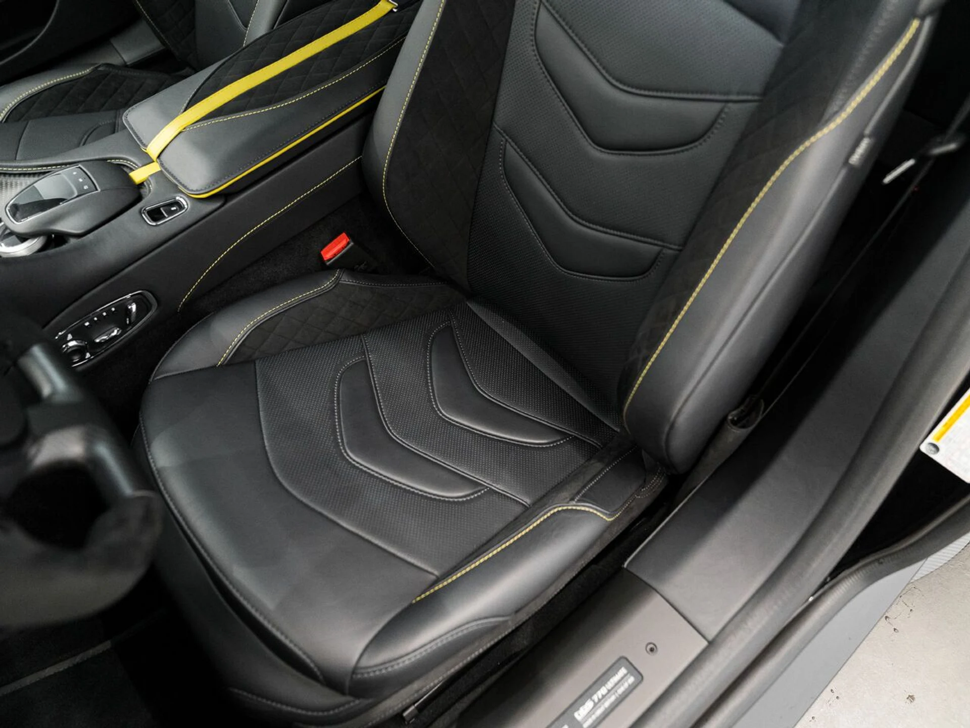 mph024_623055771_aston_martin_dbs_2023_jpg_v_1773863537_a107a6985f