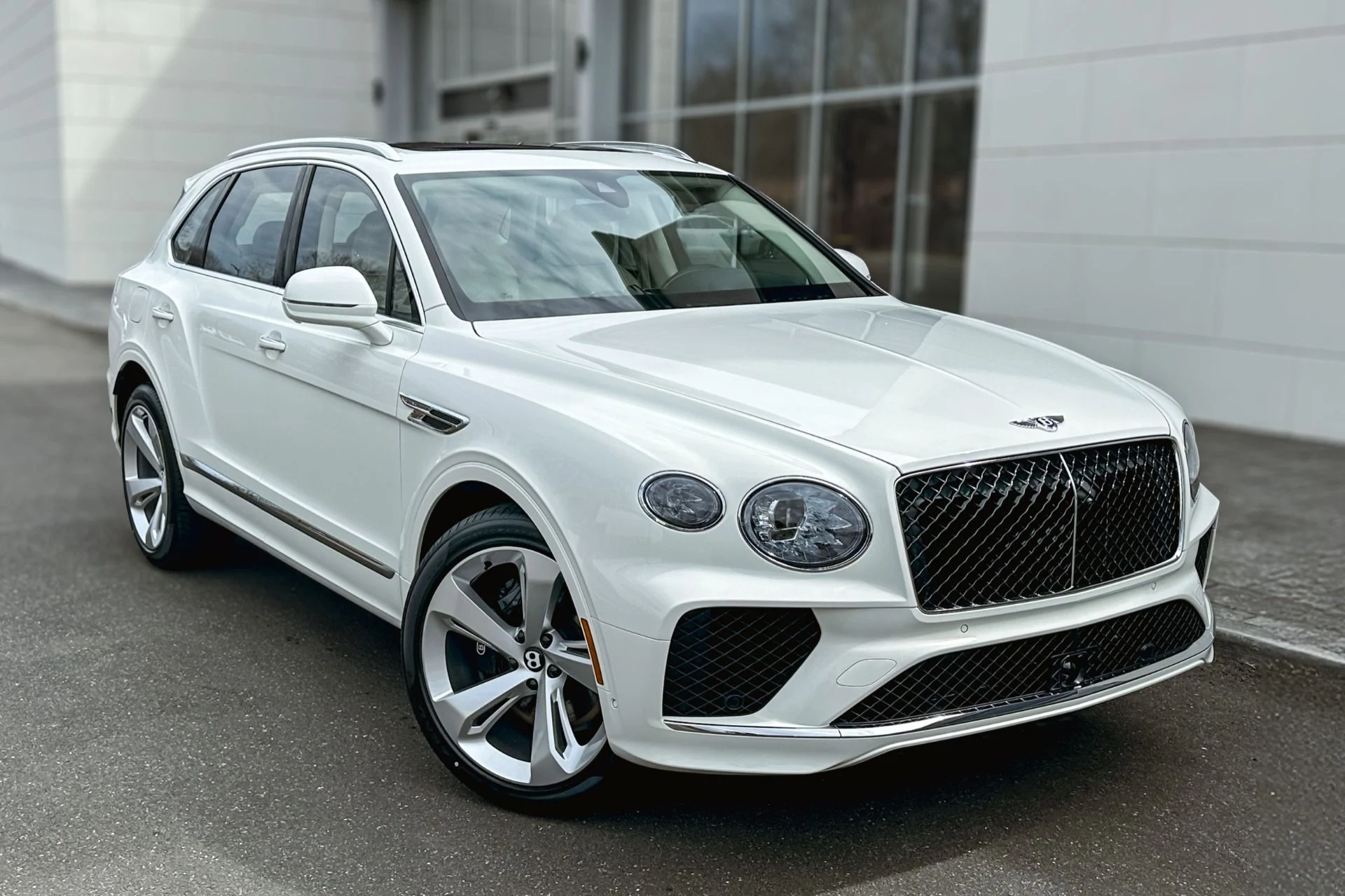 mph024_623566972_New_2026_Bentley_Bentayga_V8_1775834821_9c145a581b