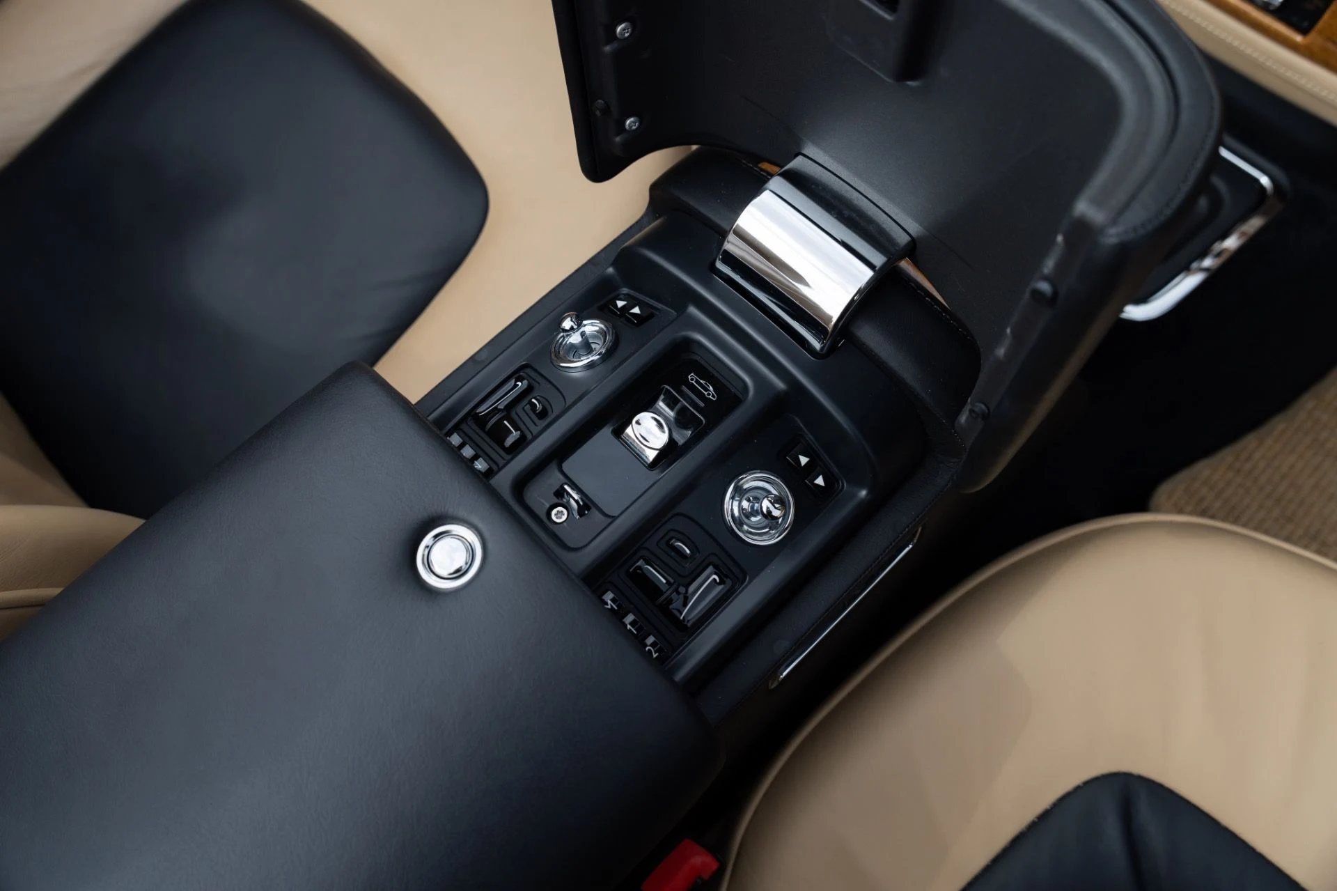 mph024_624895772_Used_2009_Rolls_Royce_Phantom_Drophead_Coupe_1775064159_bdd7956ba5