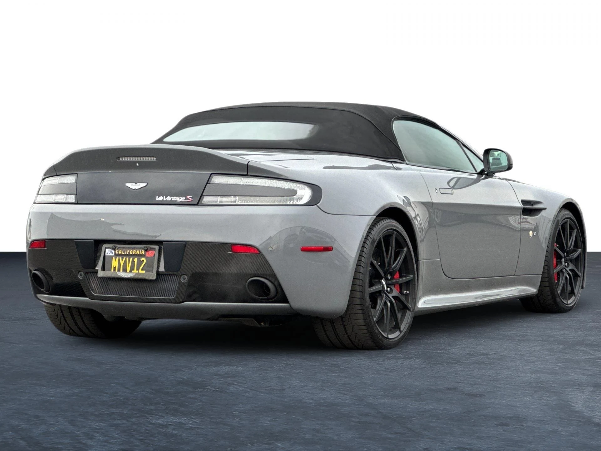 mph024_625689538_Used_2015_Aston_Martin_V12_Vantage_S_1769008613_e501b195a8