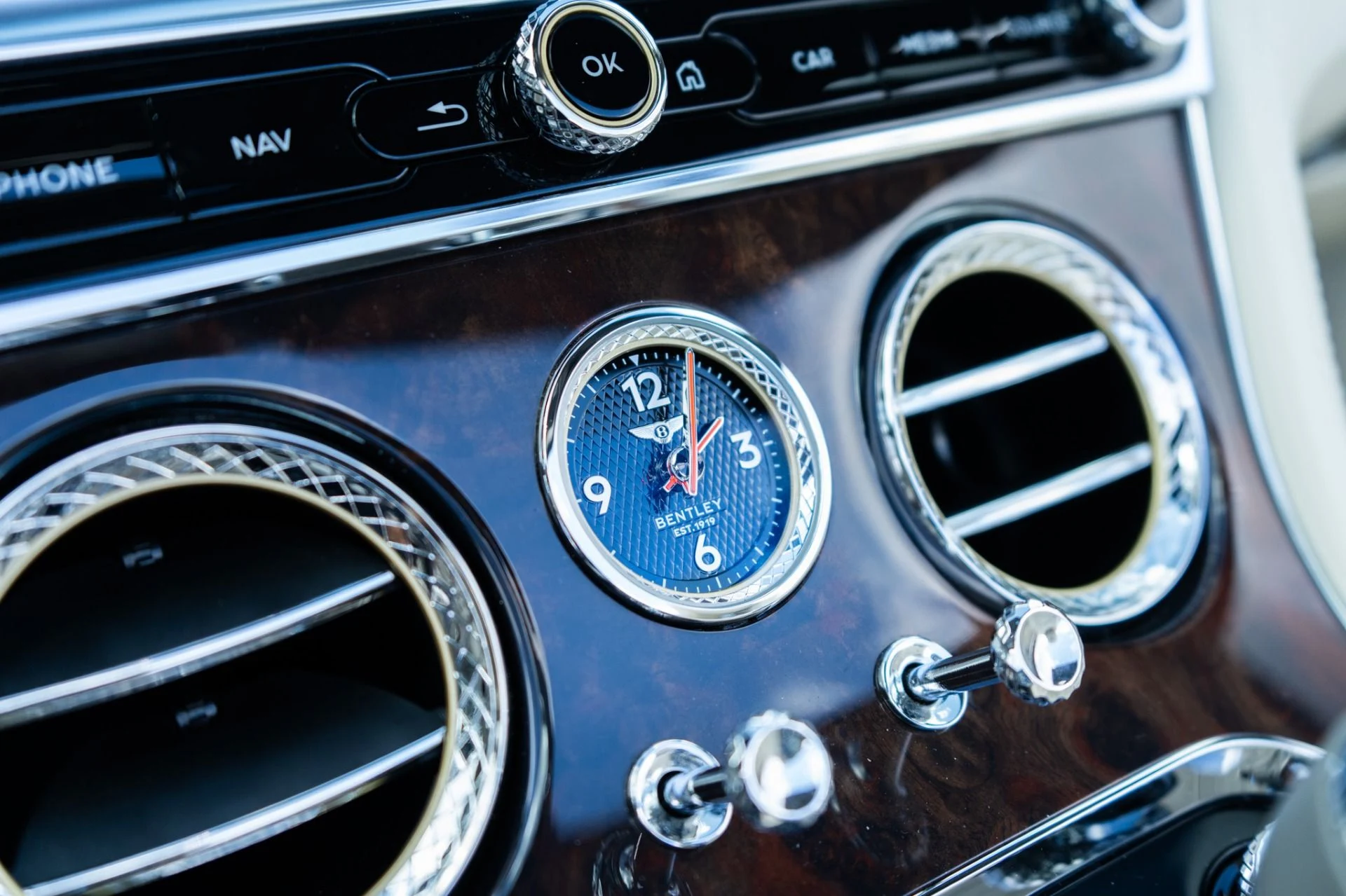 mph024_626373322_Used_2022_Bentley_Continental_GTC_V8_1789509721_d7b0fc595b