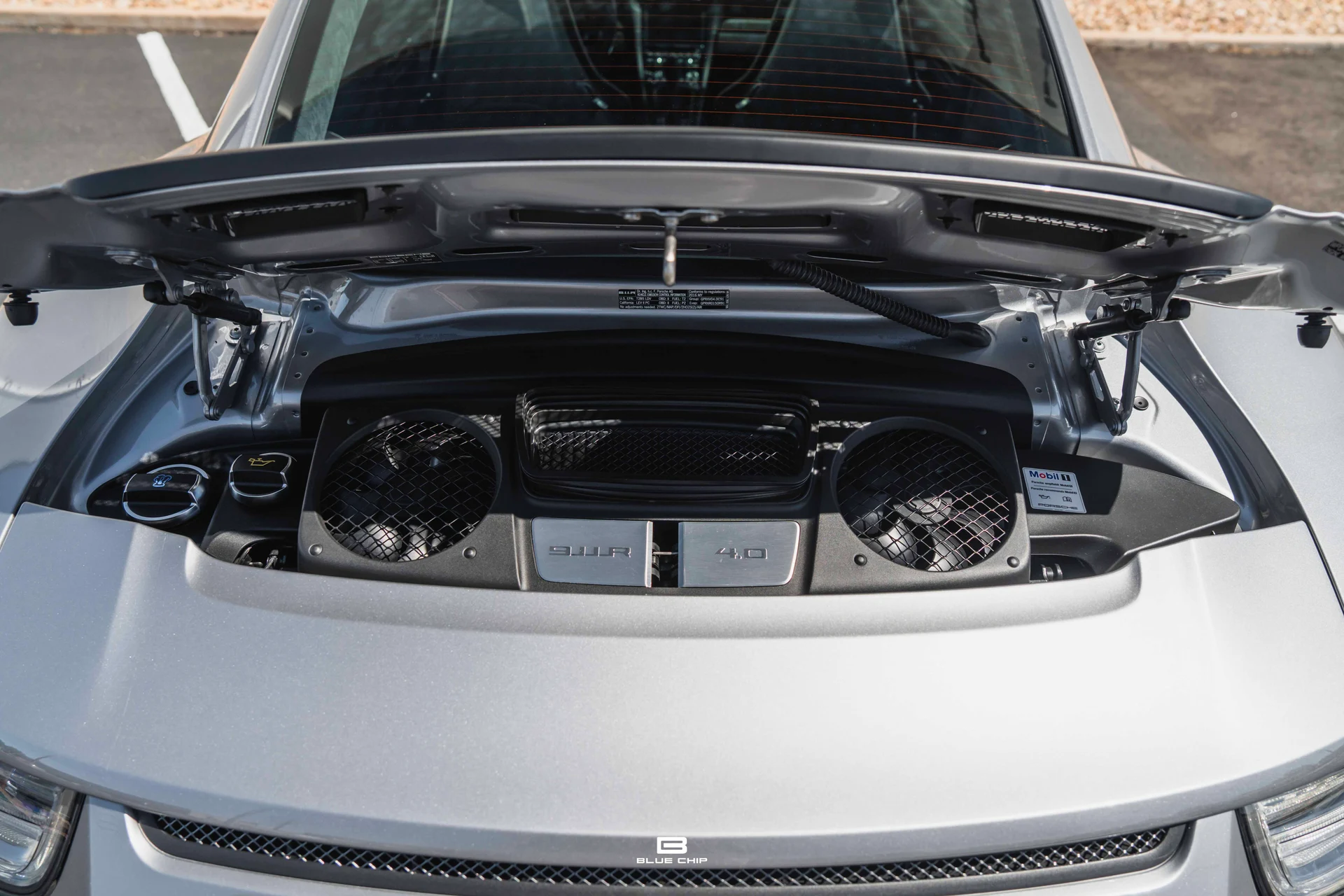 mph024_633699725_6a2c87dfda23561b80420fa3_2016_Porsche_911_R_25_4bf0a5219b