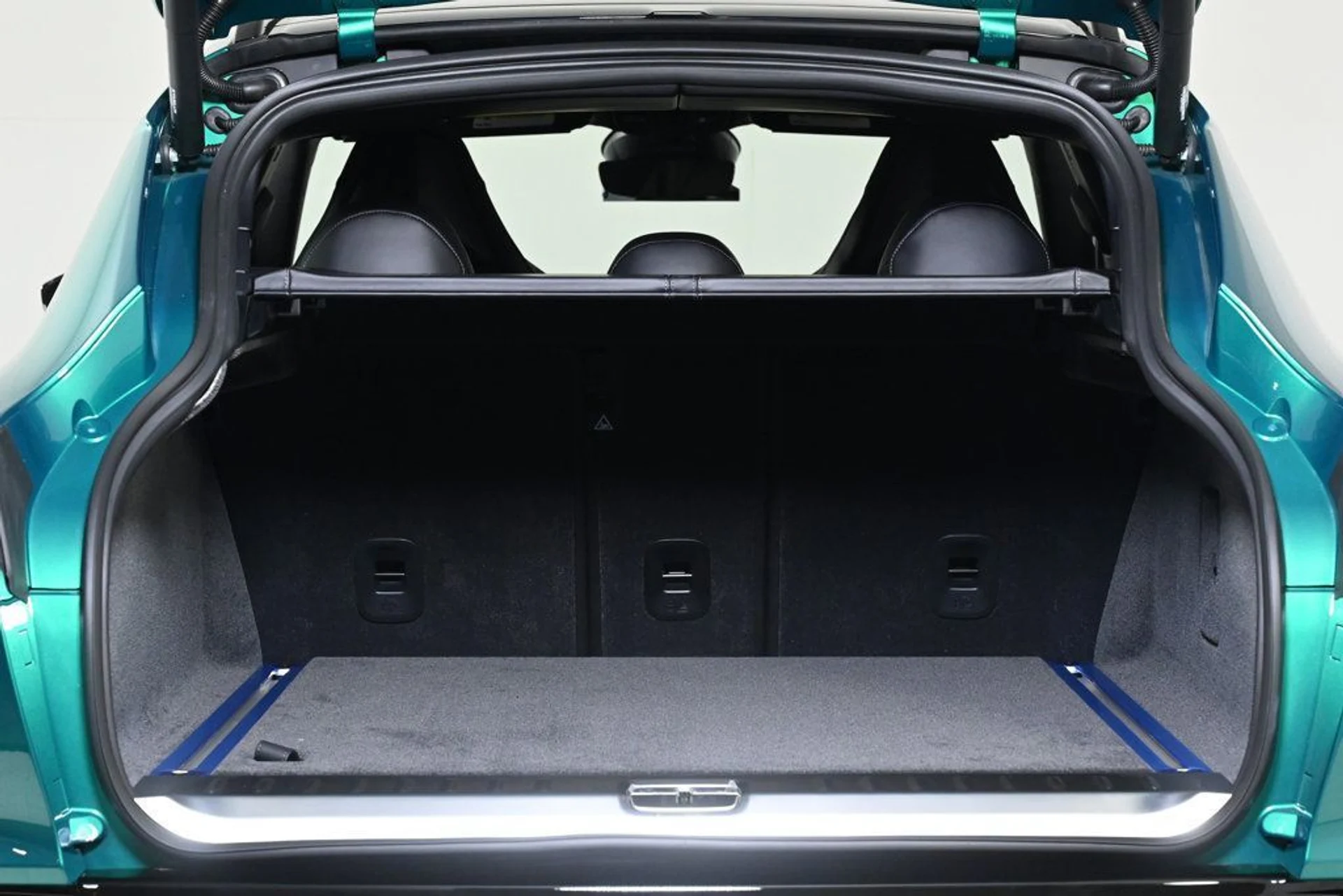 mph024_637220169_new_2026_aston_martin_dbx_707awd_11350_22968751_24_1024_ea59d53cb4