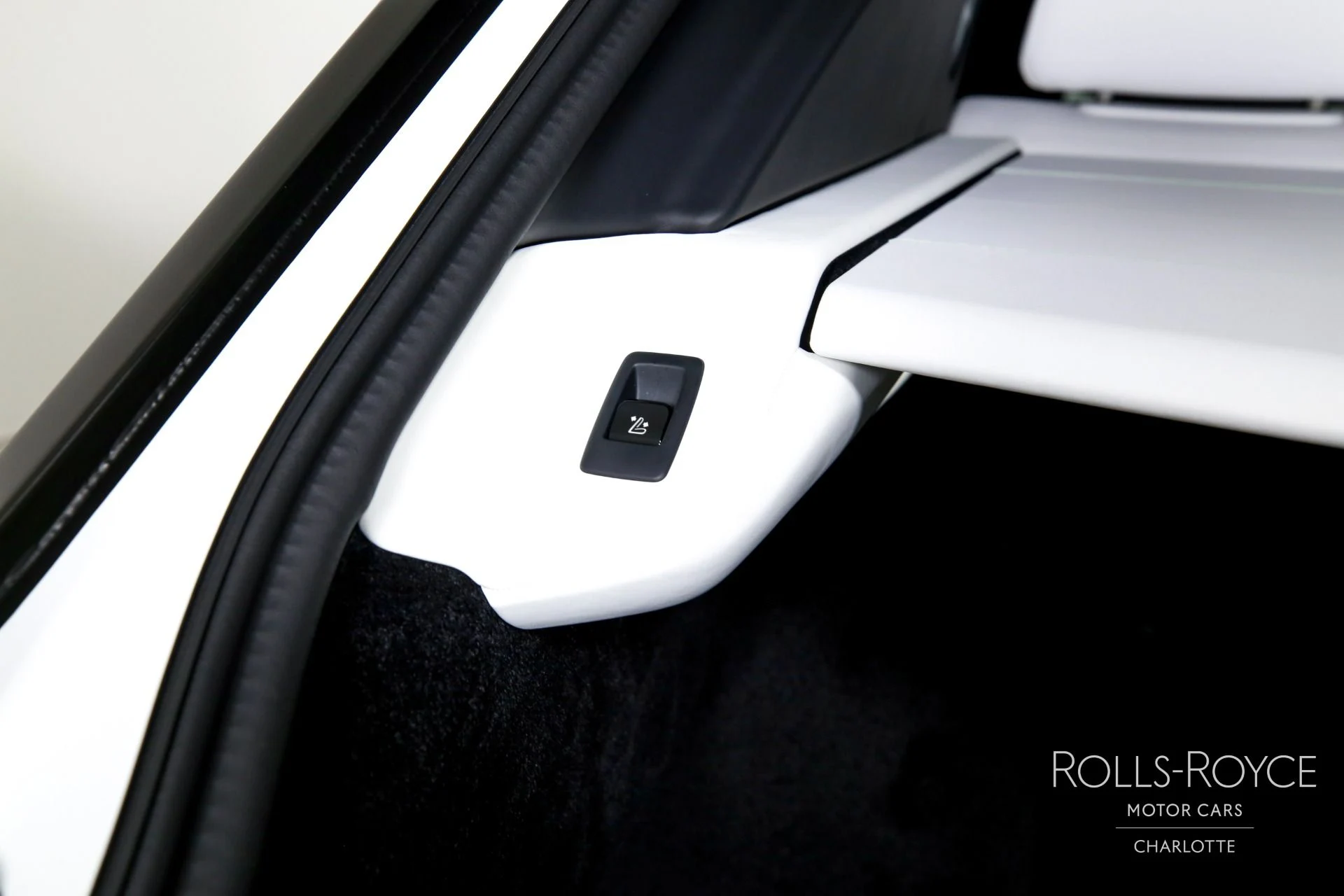 mph024_647982668_Used_2025_Rolls_Royce_Black_Badge_Cullinan_1769527230_a55f38e6f5