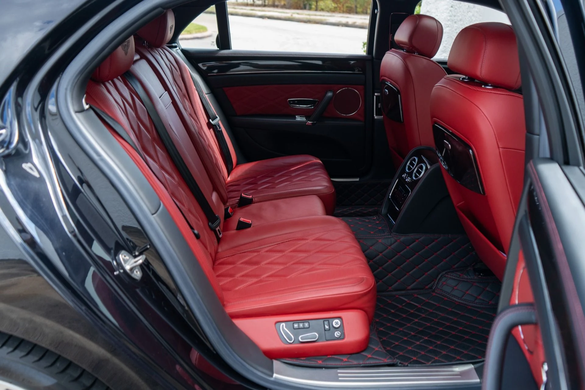 mph024_649088184_Used_2016_Bentley_Flying_Spur_W12_1760989629_16d5353a65