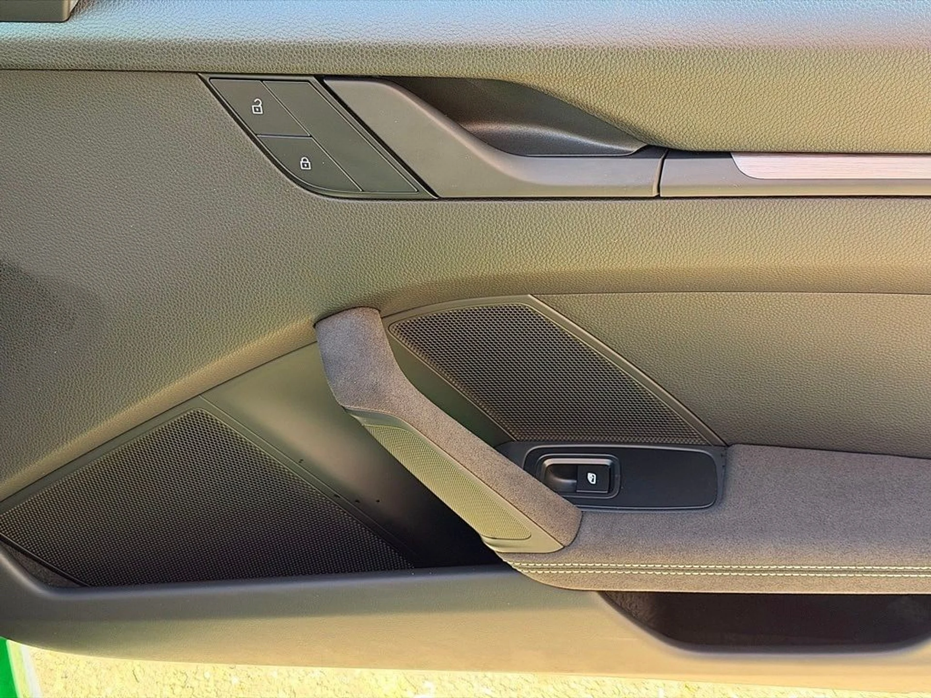 mph024_652160831_334cbddfe300365b2da88f8200a21574x_bbbca10290