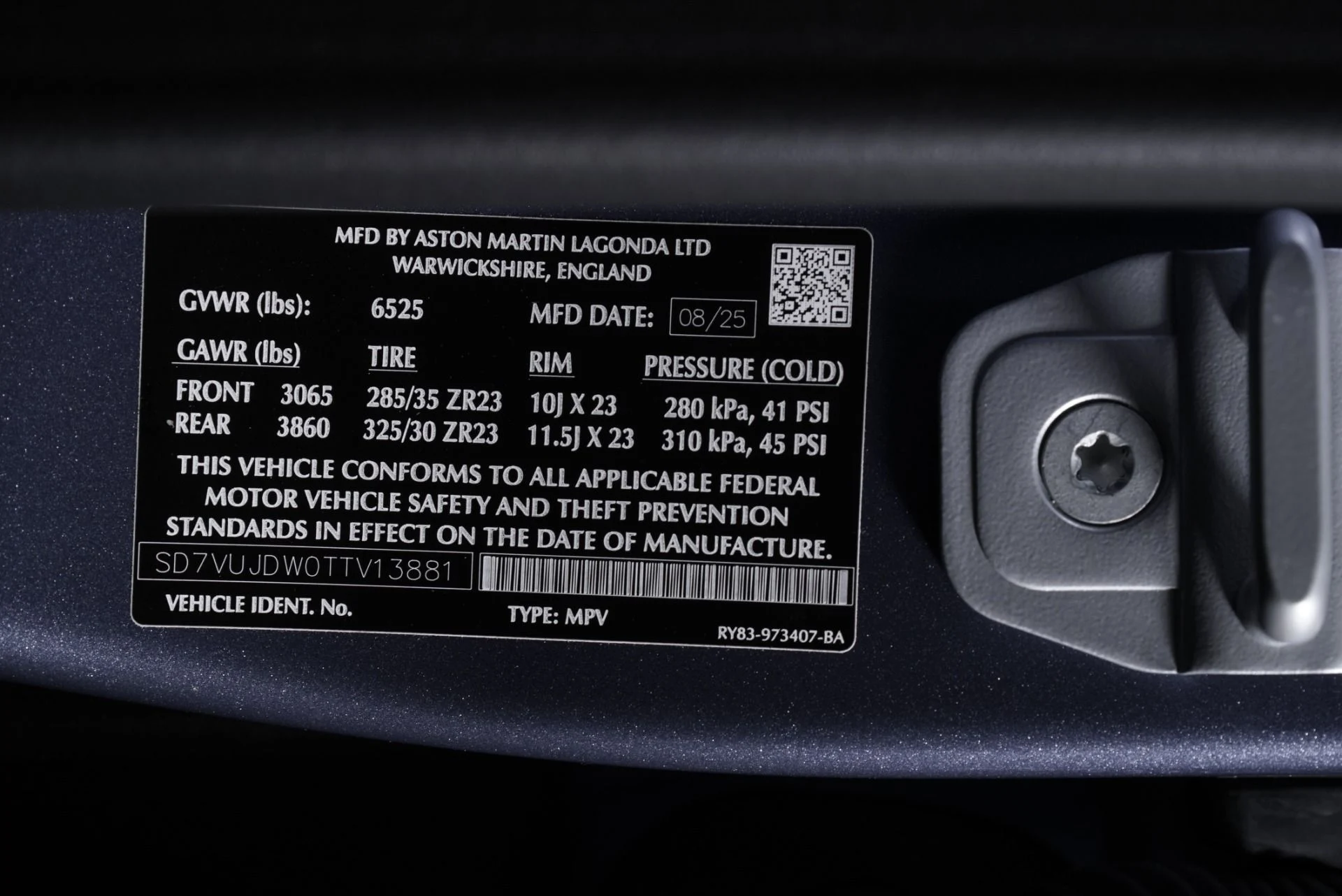 mph024_653844848_New_2026_Aston_Martin_DBX_707_1765563110_a5b760b120