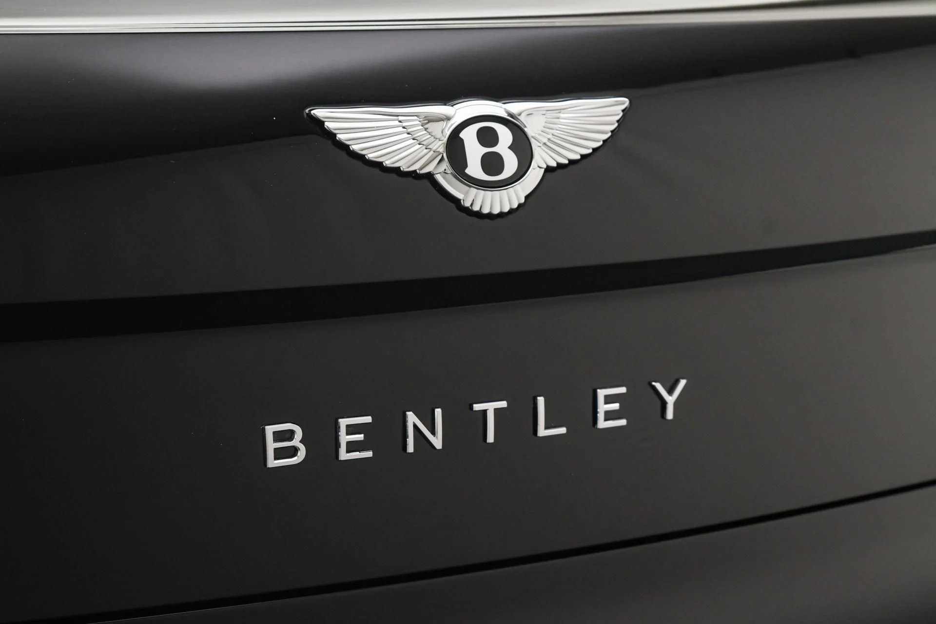mph024_654345096_Used_2023_Bentley_Flying_Spur_Azure_1755332893_4d5c5d7f0d