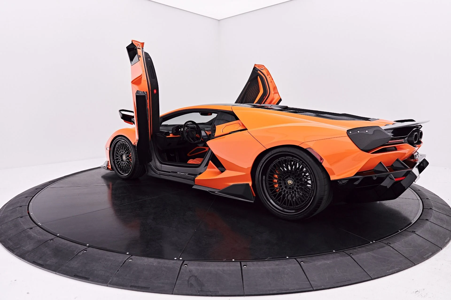 mph024_65483713_Used_2025_Lamborghini_Revuelto_Base_1786151773_1a830c3fb5