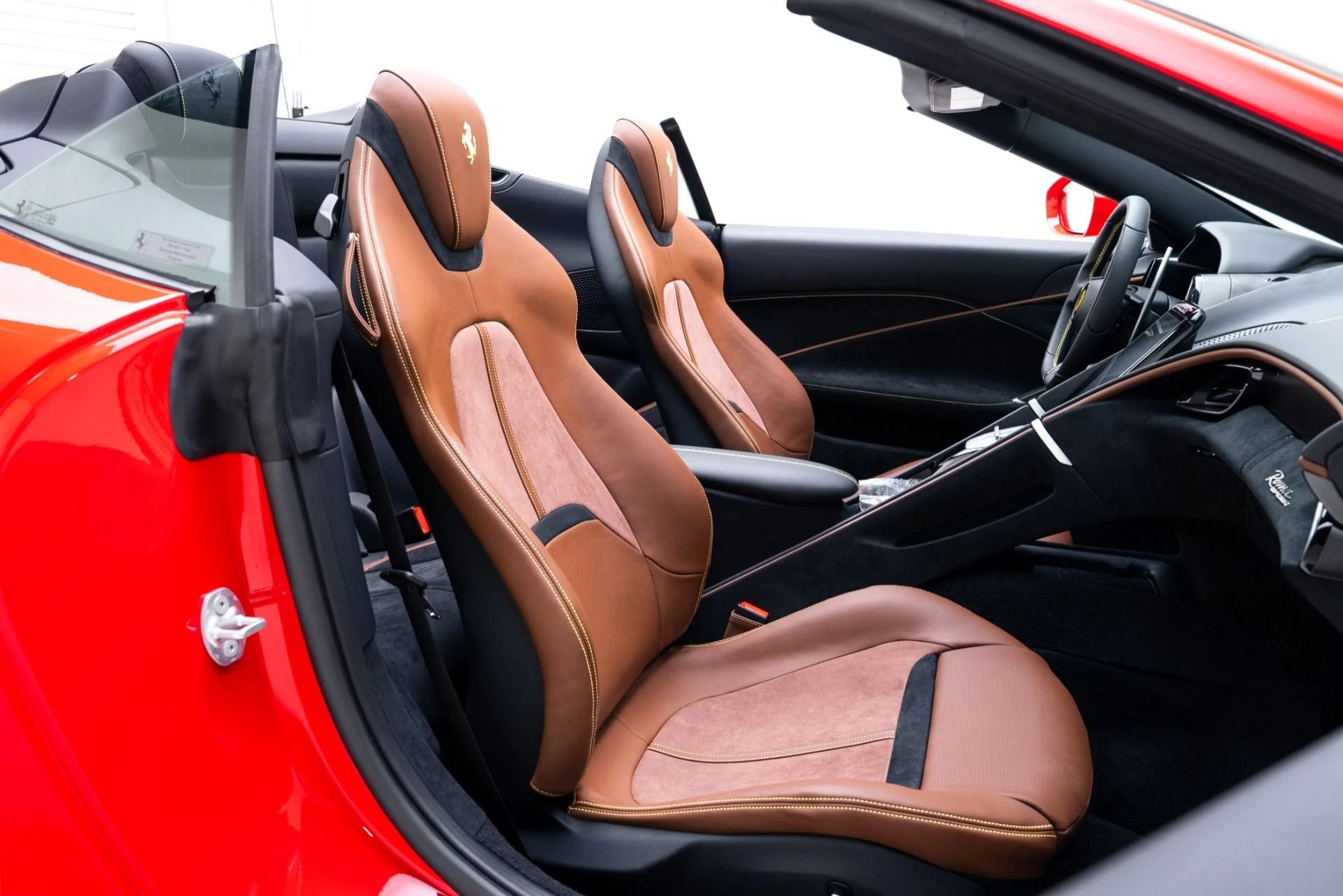 mph024_66199707_Used_2025_Ferrari_Roma_Spider_1769719564_398137ef89