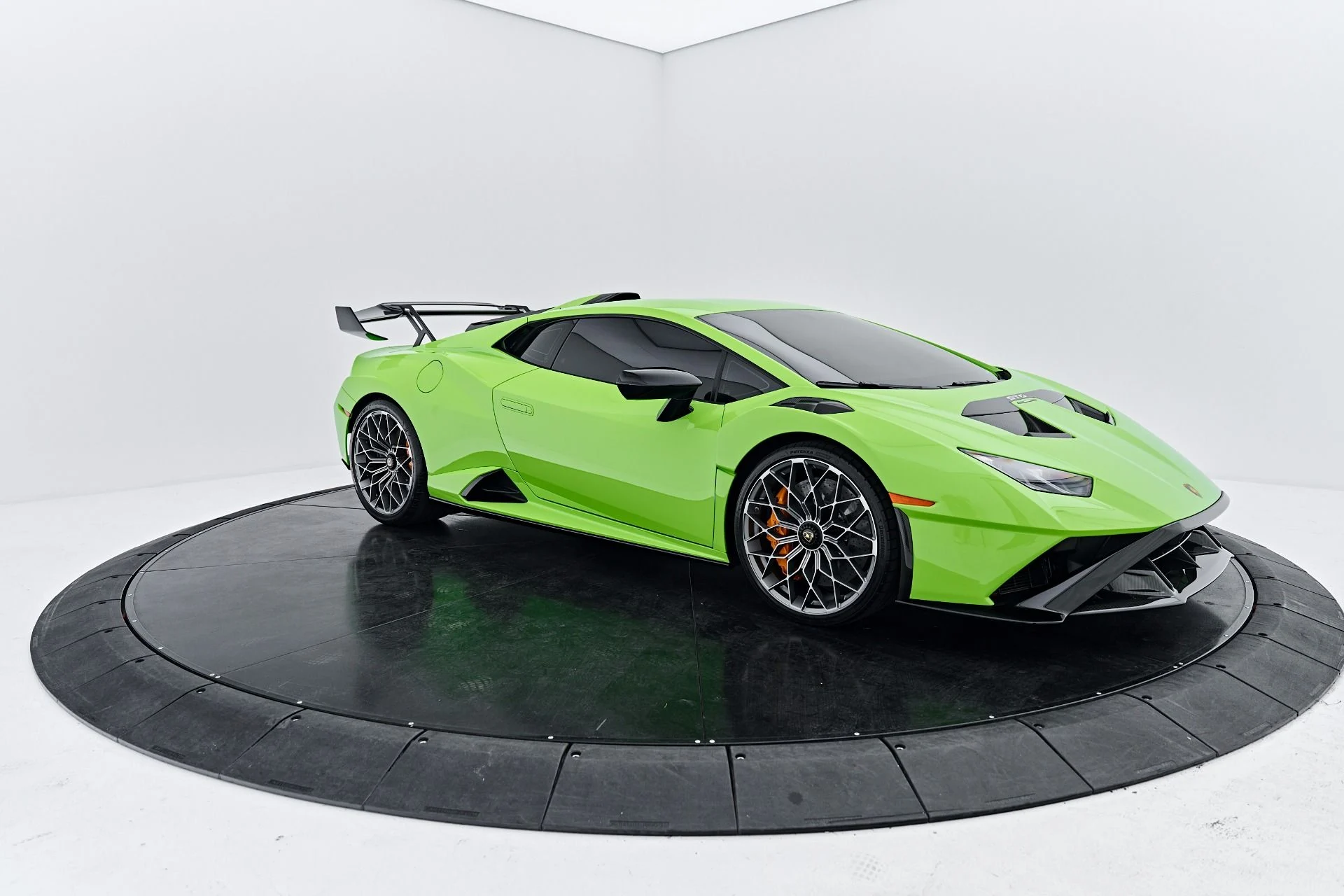 mph024_673764098_Used_2024_Lamborghini_Huracan_STO_Base_1791998215_806e13d3c8