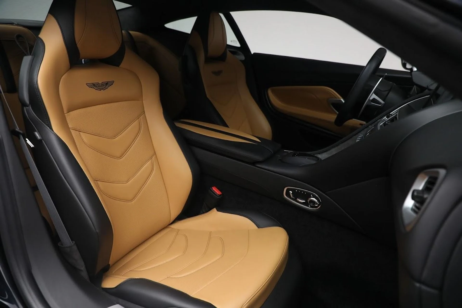 mph024_67904251_Used_2019_Aston_Martin_DBS_Superleggera_1688394544_1de890f3b5
