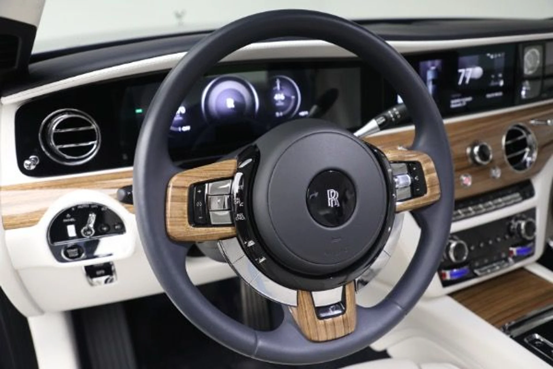 mph024_679050121_New_2025_Rolls_Royce_Ghost_b178ca67b9