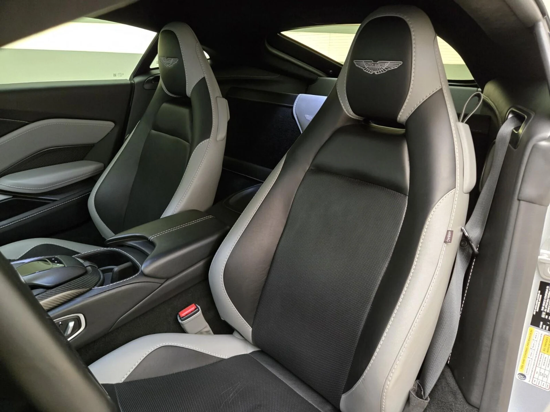 mph024_682323951_Used_2019_Aston_Martin_Vantage_1756191184_4fad051198