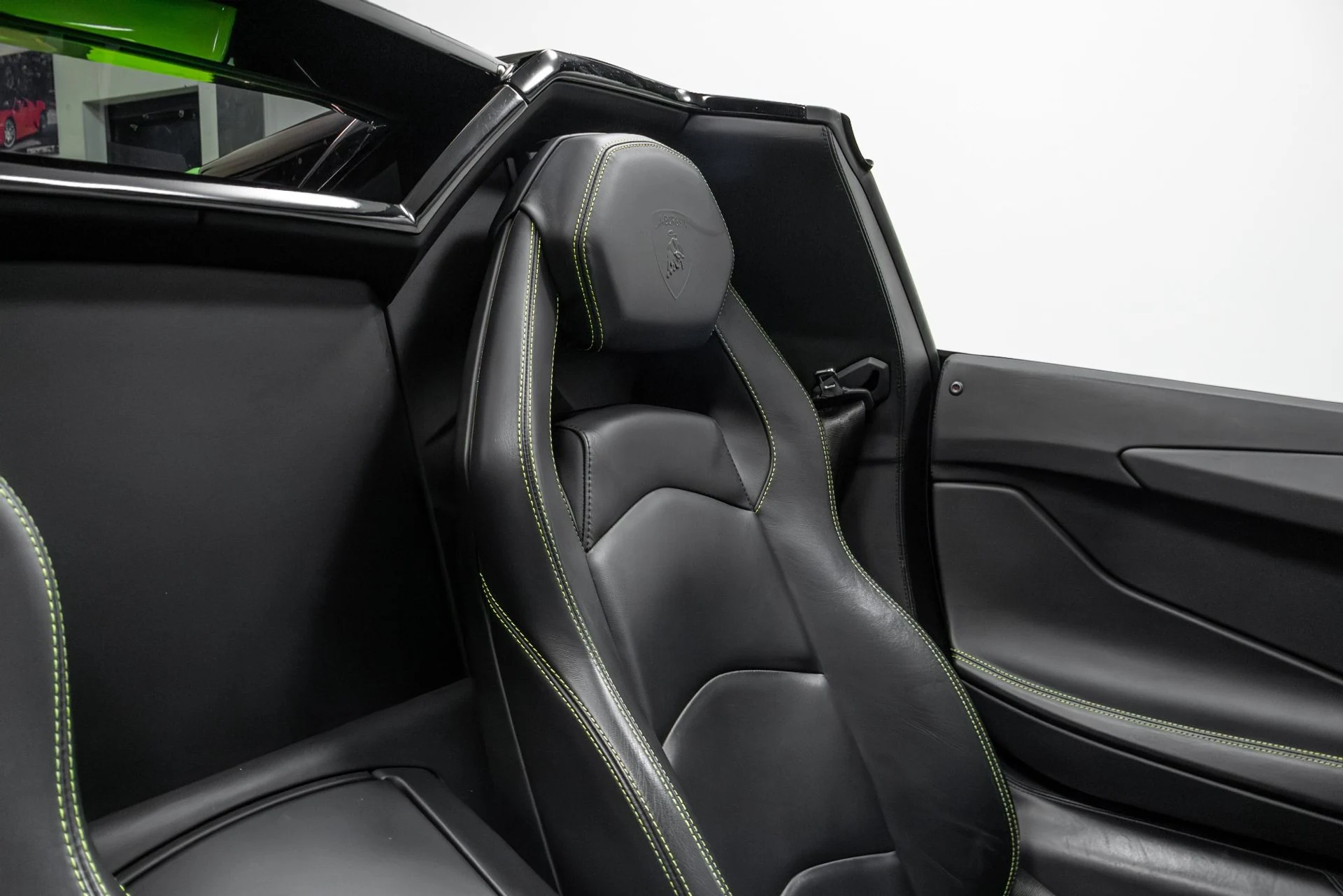 mph024_685185190_Used_2015_Lamborghini_Aventador_1764723845_9b1ec9819e