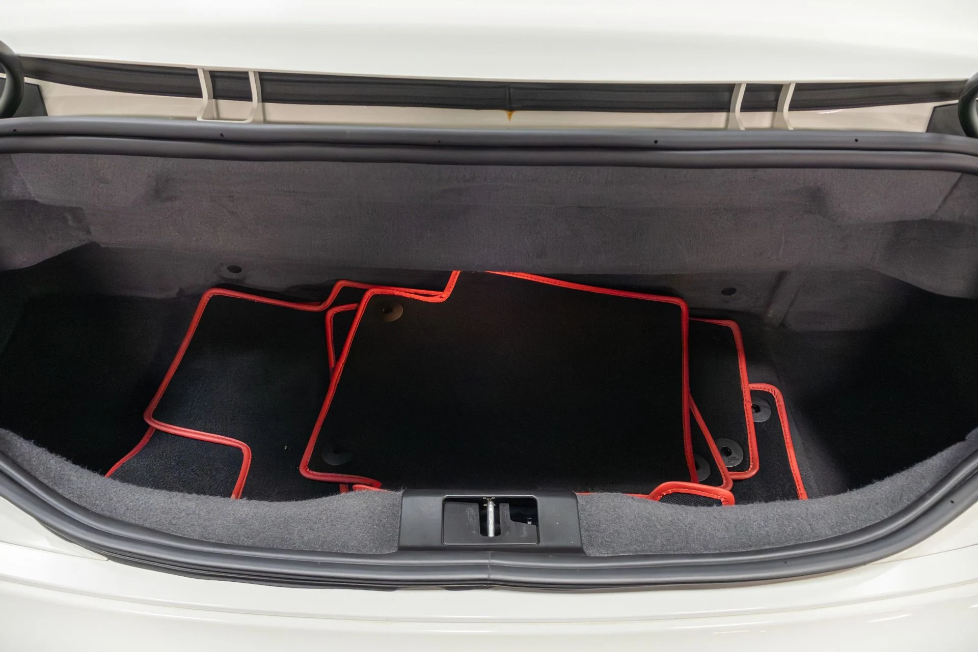 mph024_685811276_Used_2018_Maserati_Gran_Turismo_1761598740_b294903de7