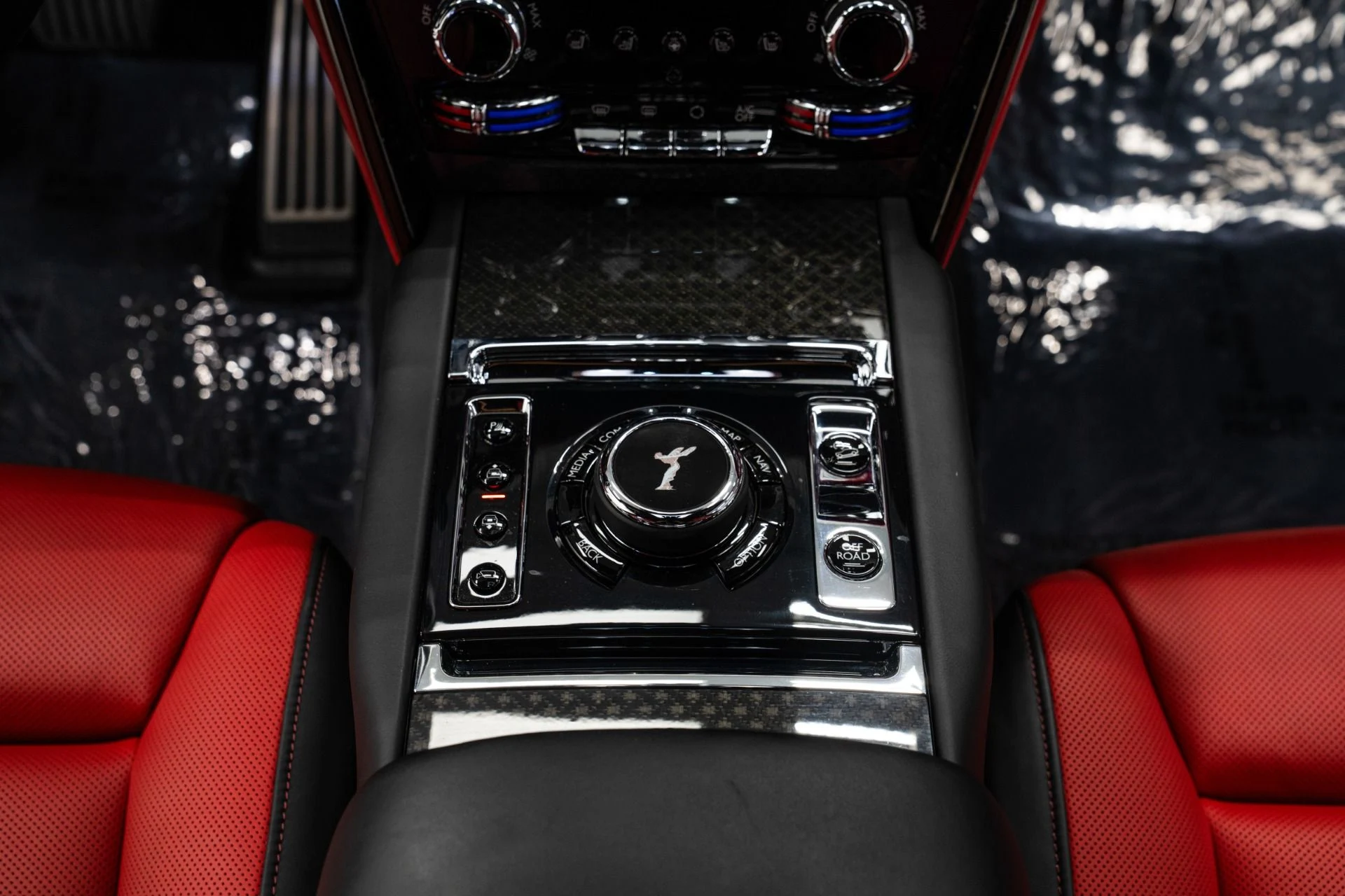 mph024_689081366_Used_2023_Rolls_Royce_Cullinan_Black_Badge_Two_Tone_Interior_Starlight_Headliner_1762810213_4e85d0be20