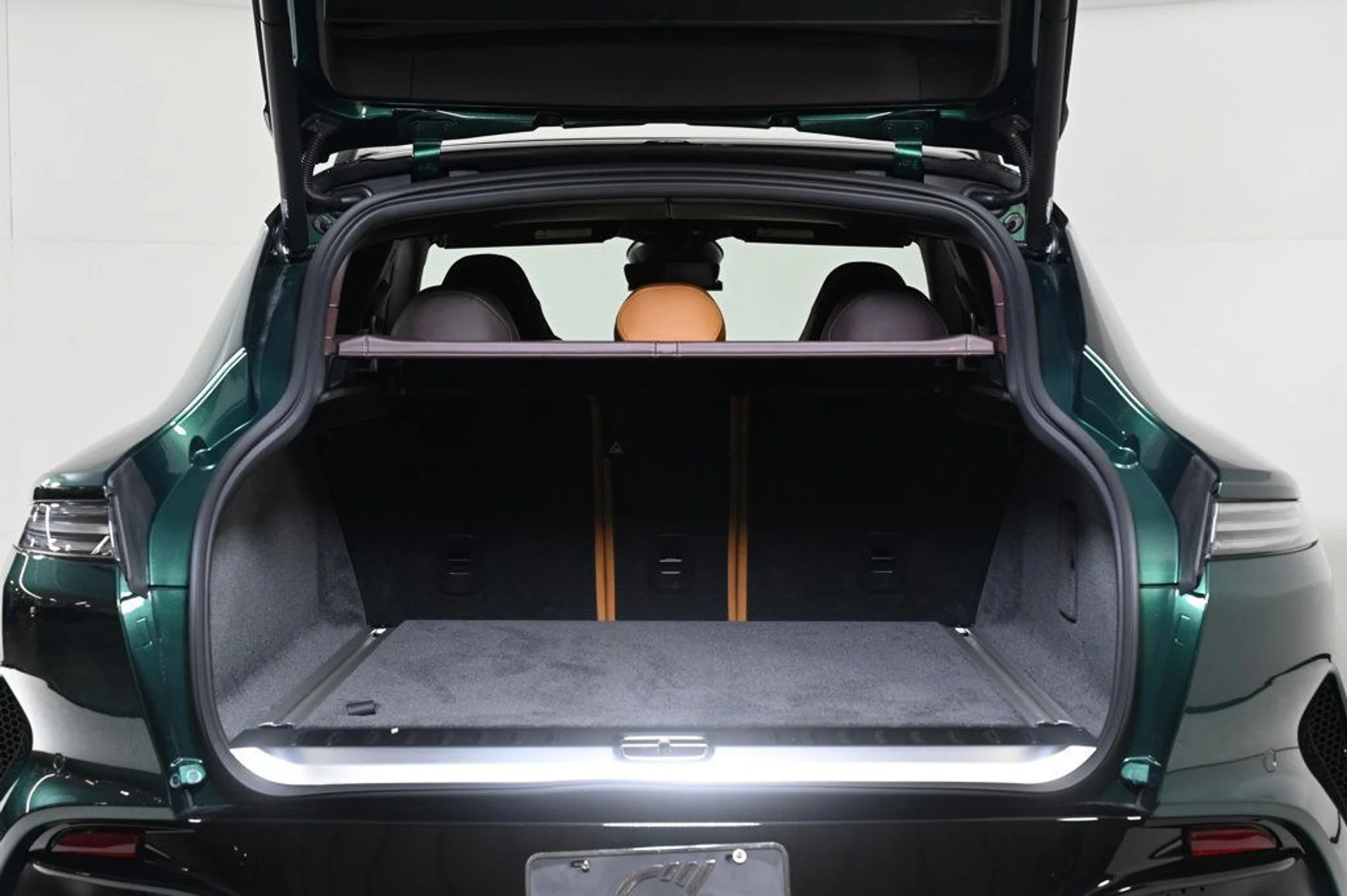 mph024_691249394_new_2026_aston_martin_dbx_707awd_11350_22968776_24_1024_537064187b