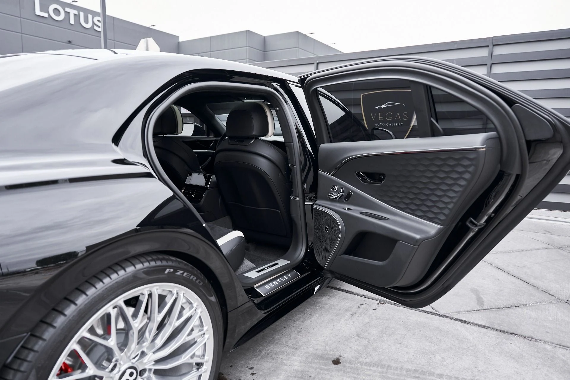 mph024_712692392_Used_2025_Bentley_Flying_Spur_Speed_1769137052_da91ec5820