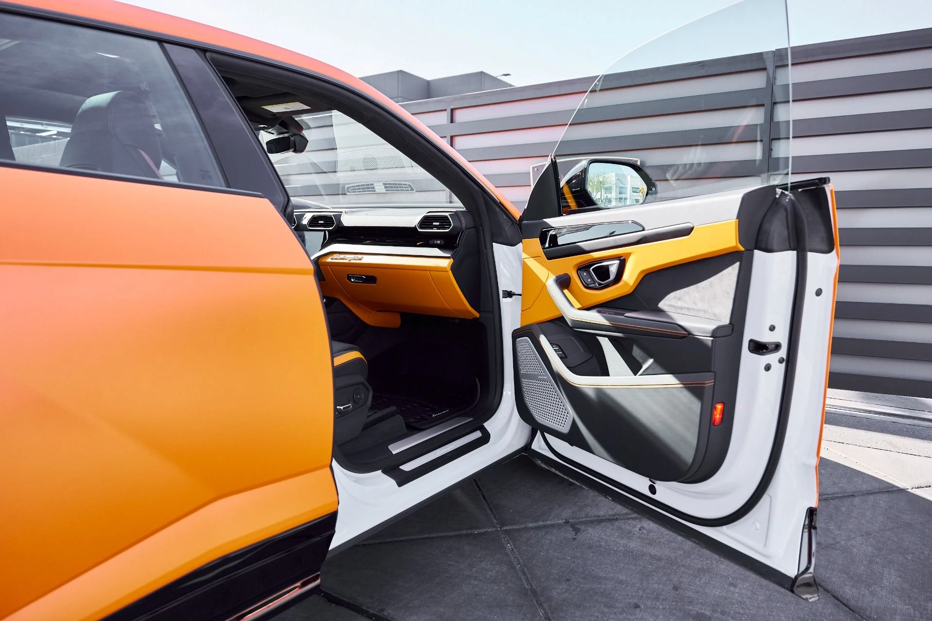 mph024_714012761_Used_2024_Lamborghini_Urus_S_1768961891_b93d456186