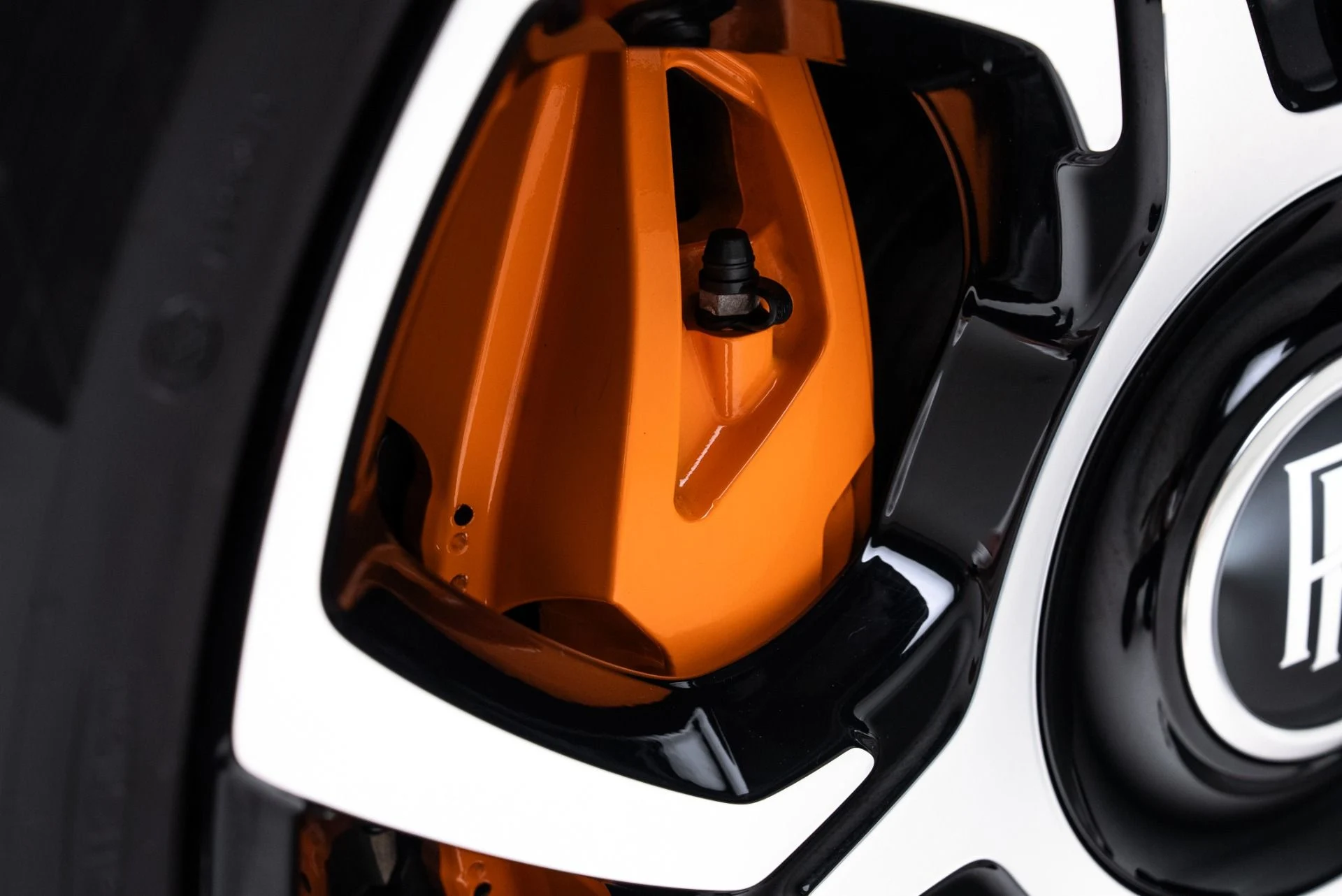 mph024_715193138_Used_2023_Rolls_Royce_Black_Badge_Cullinan_1775515525_12bc4cdc3f