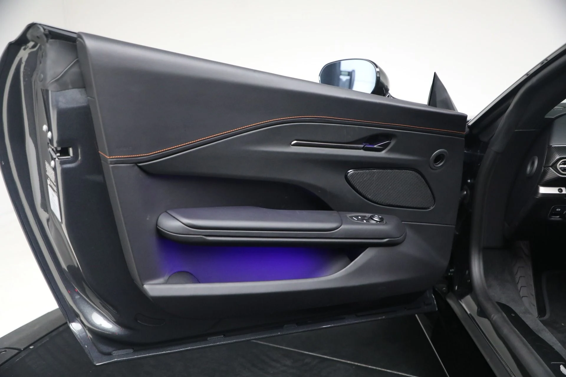 mph024_722000761_New_2026_Aston_Martin_Vantage_S_Roadster_1774535973_99f4e009c1