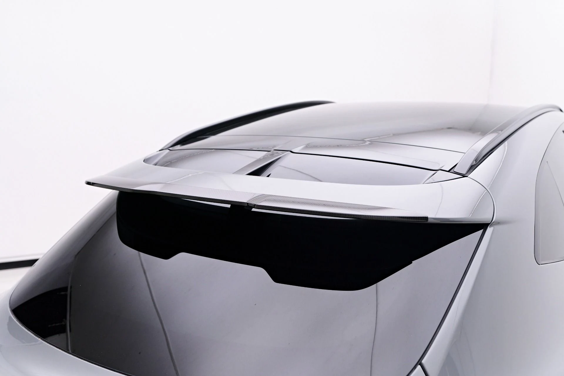 mph024_738745697_Used_2024_Aston_Martin_DBX_707_1753235896_b2019814d2
