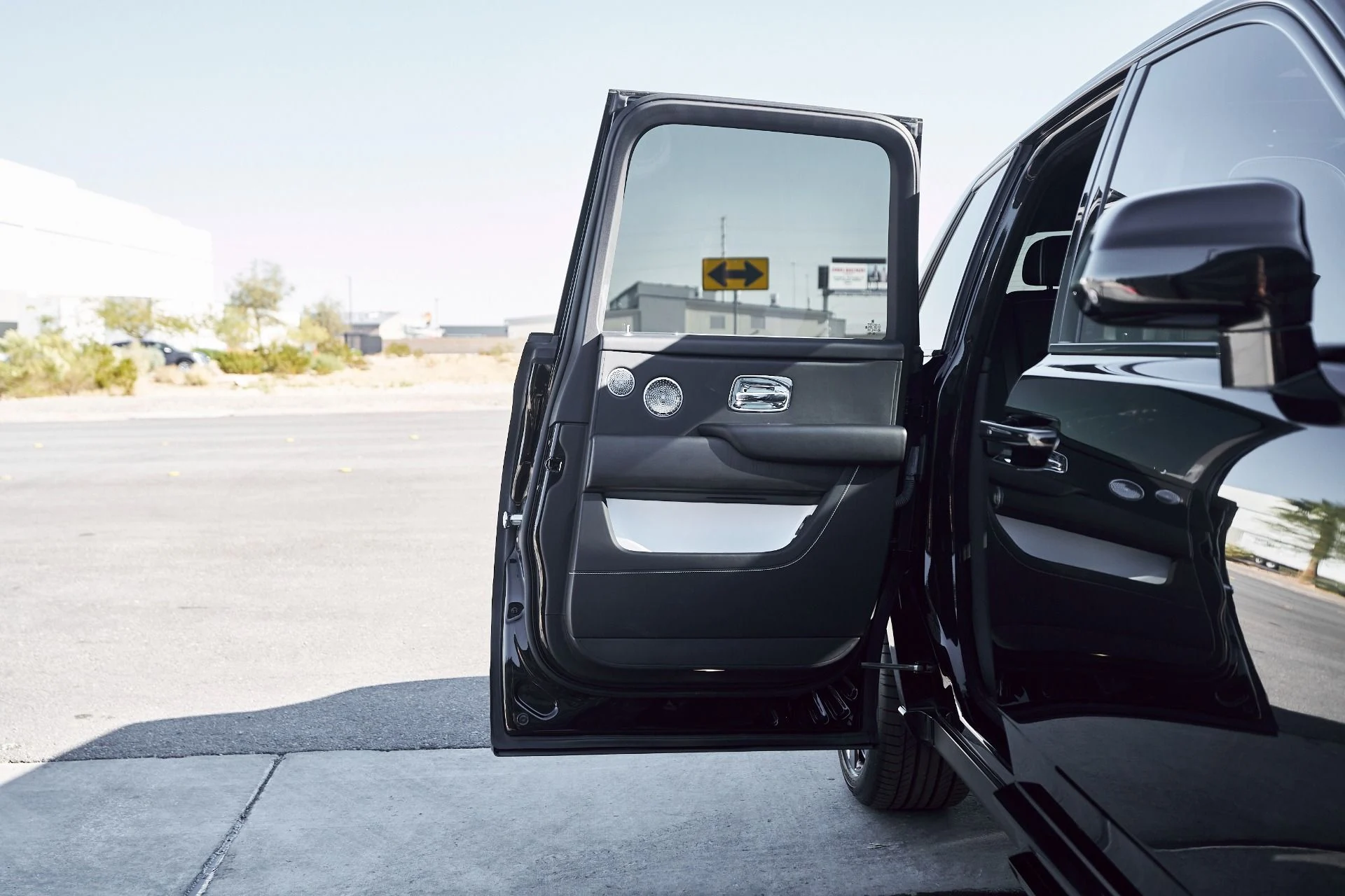 mph024_741154978_Used_2019_Rolls_Royce_Cullinan_Base_1764382672_735268f72c