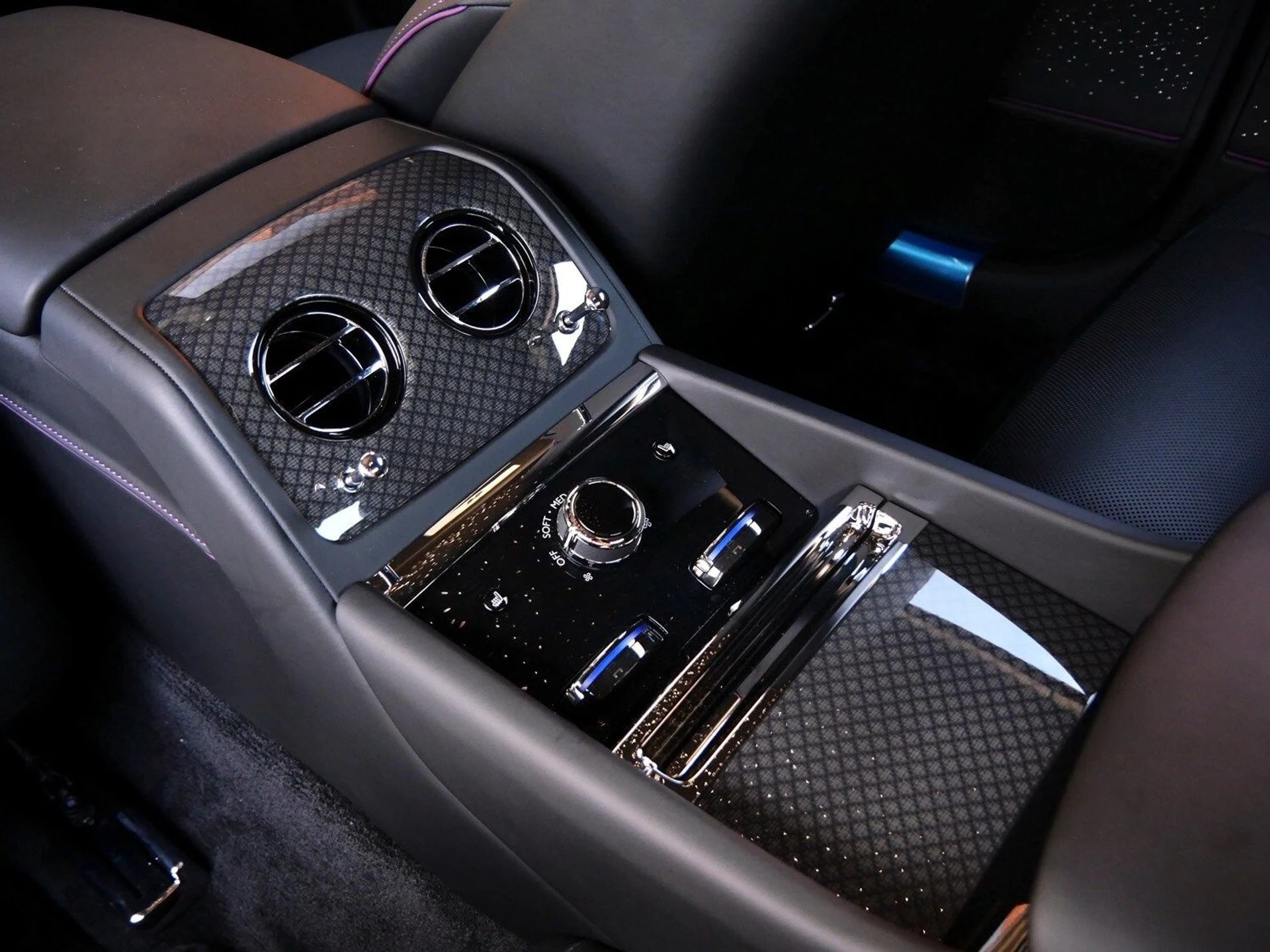 mph024_744067790_061919cd17e4f5c05c85bfefbd6b058dx_698e943b98