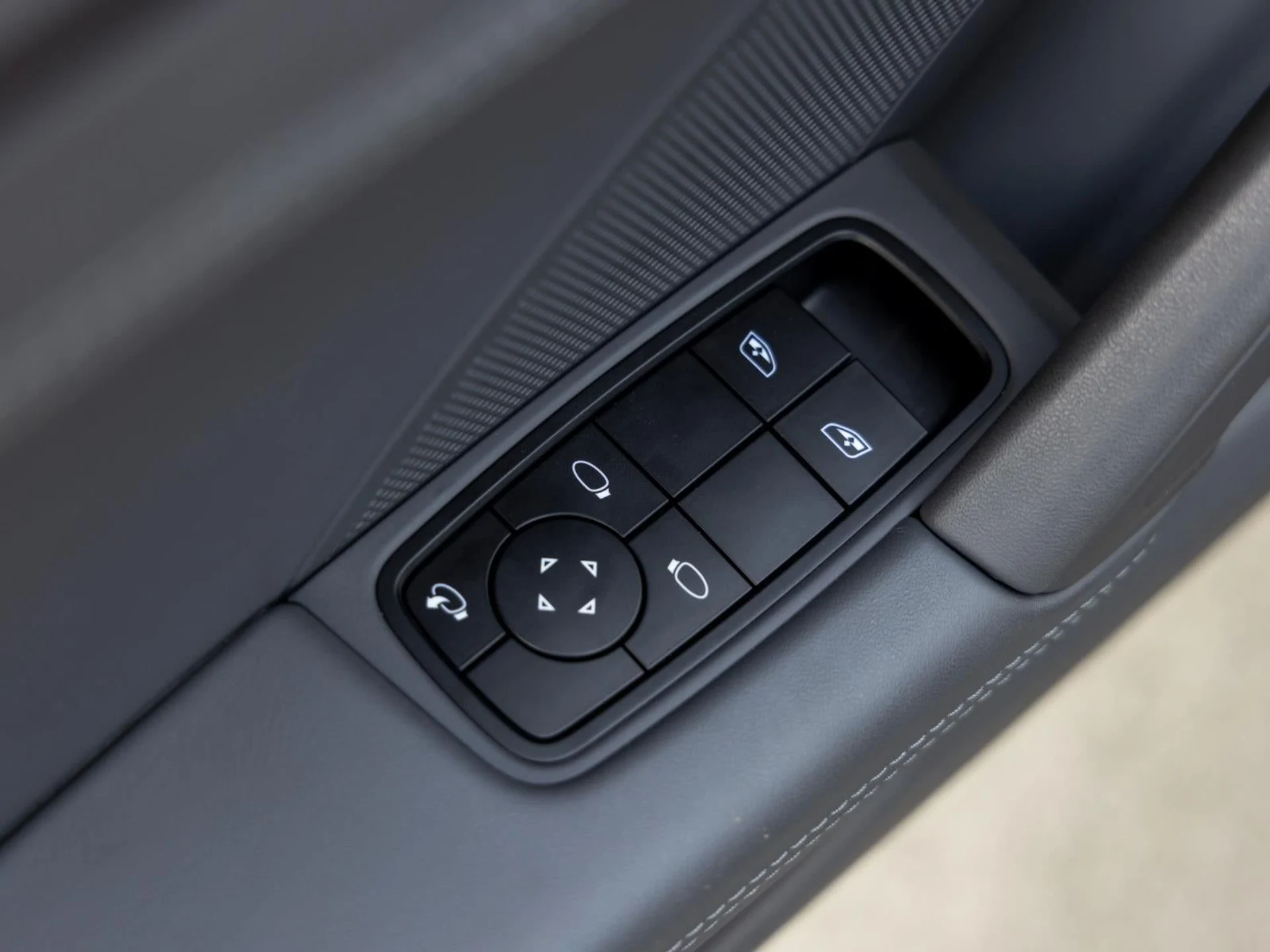 mph024_744282923_25_065a8aaebf