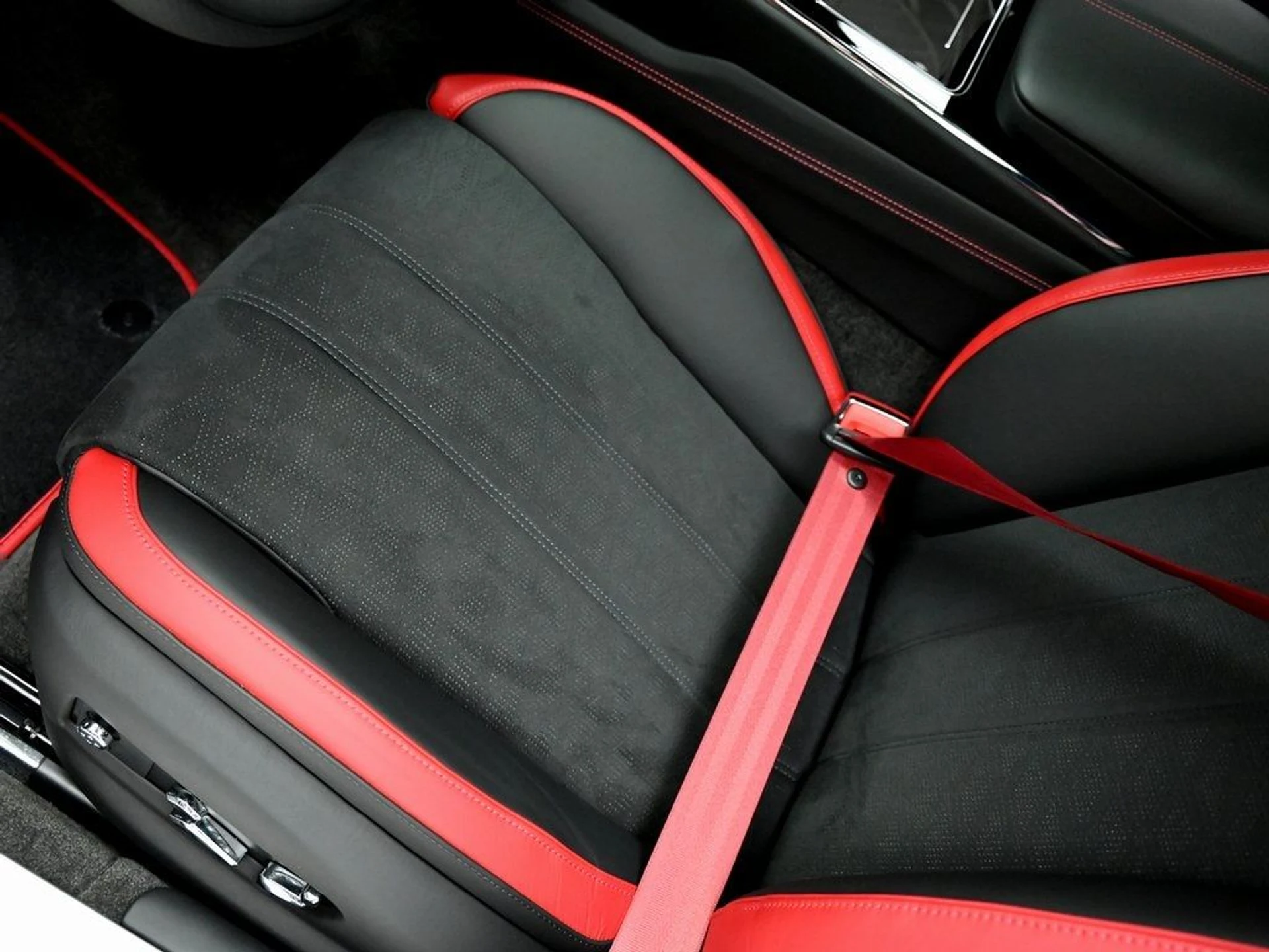 mph024_74976030_338cacd7148be46ce8c6bf848006b70d_9640550106