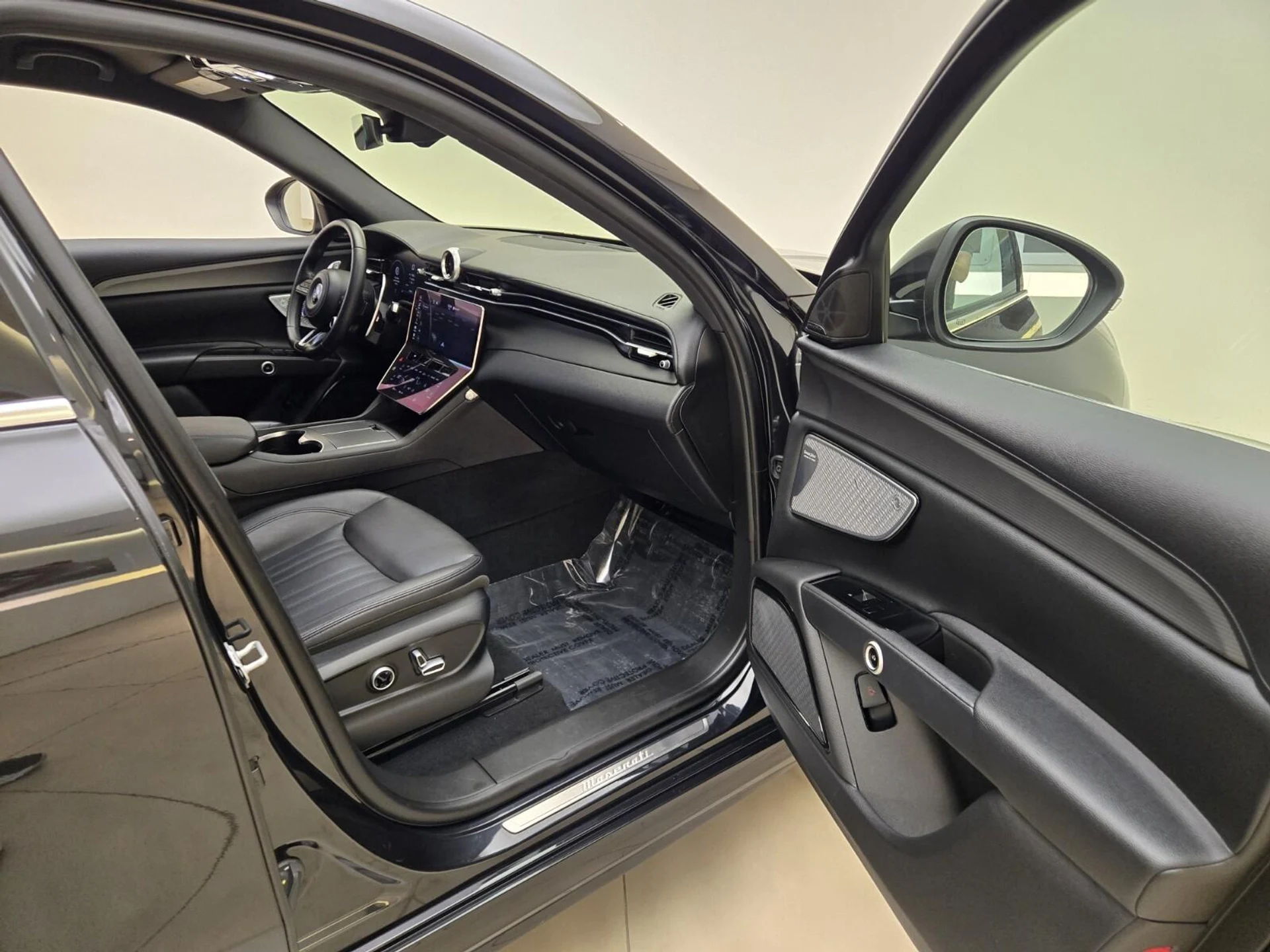 mph024_750557602_Used_2024_Maserati_Grecale_GT_1765436380_fa81e90214