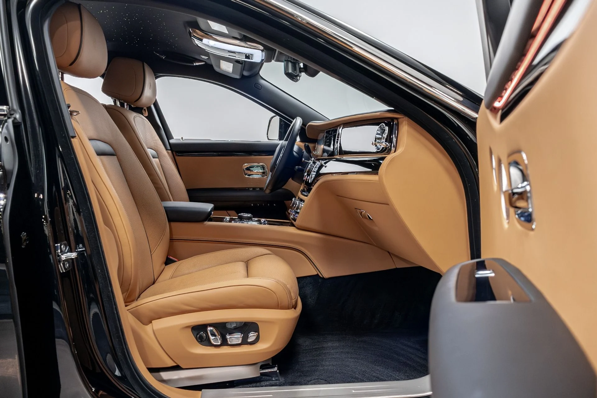 mph024_756263146_Used_2022_Rolls_Royce_Ghost_1776785010_677355d0b2