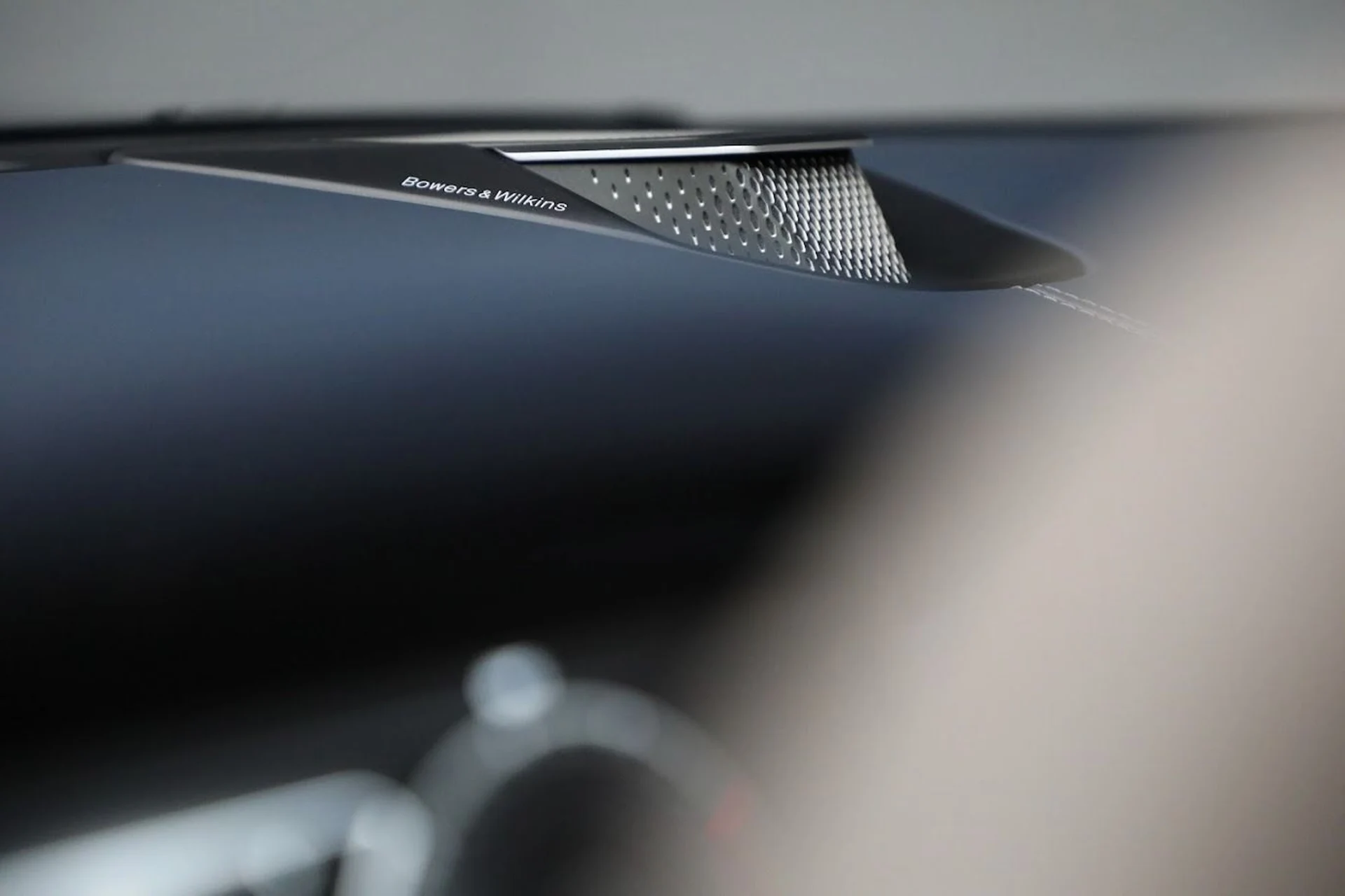 mph024_75889556_Used_2024_Aston_Martin_DB_12_Volante_4a762819d4