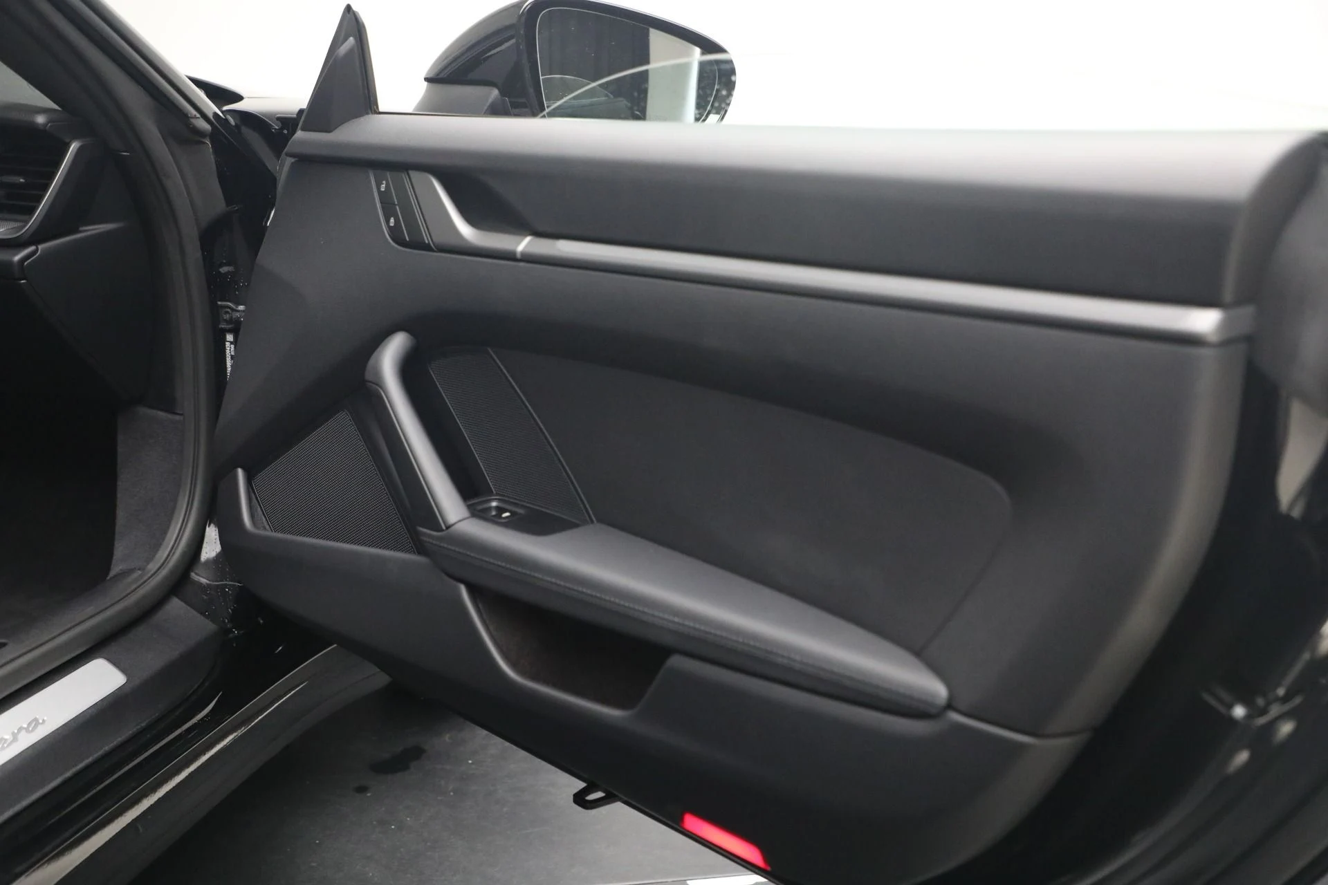 mph024_75907633_Used_2025_Porsche_911_Carrera_1776712574_4556c1f154